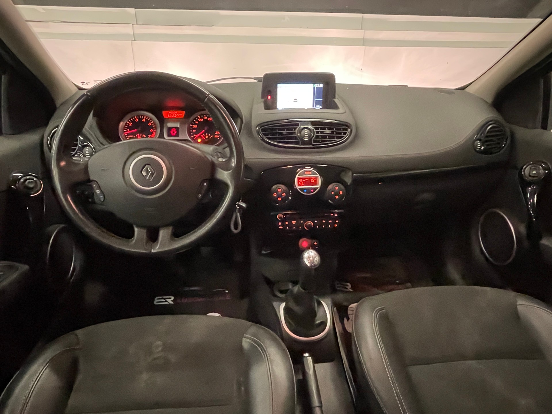 RENAULT Clio Grandtour 1.2 16V Turbo Night&Day-image-8
