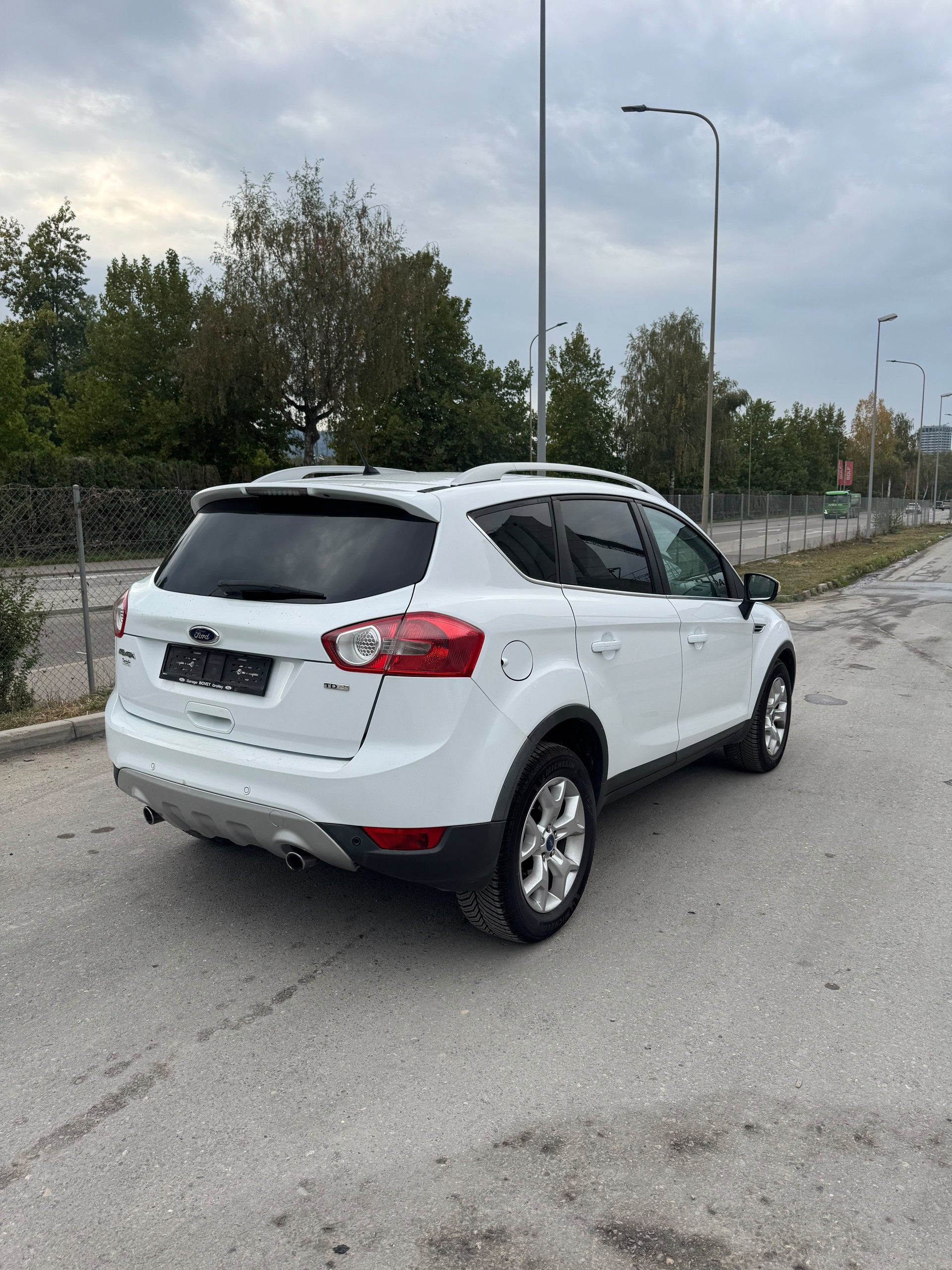 FORD Kuga 2.0 TDCi Carving 4WD Frisch ab MFK 06.08.2026-image-3