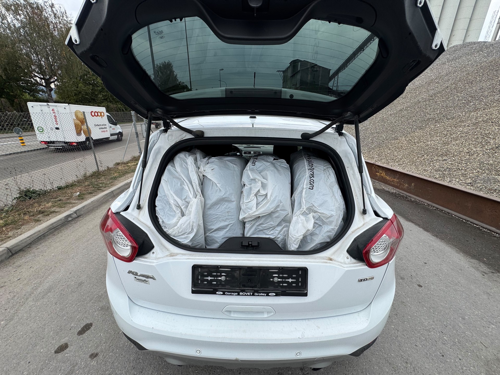 FORD Kuga 2.0 TDCi Carving 4WD Frisch ab MFK 06.08.2026-image-8