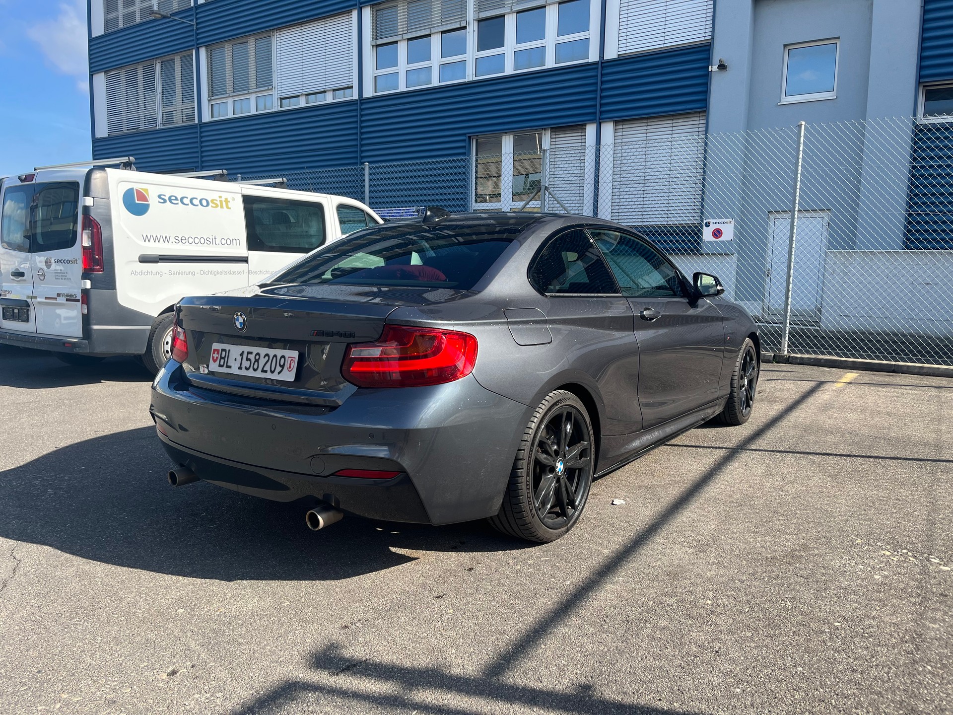 BMW M240i xDrive-image-3