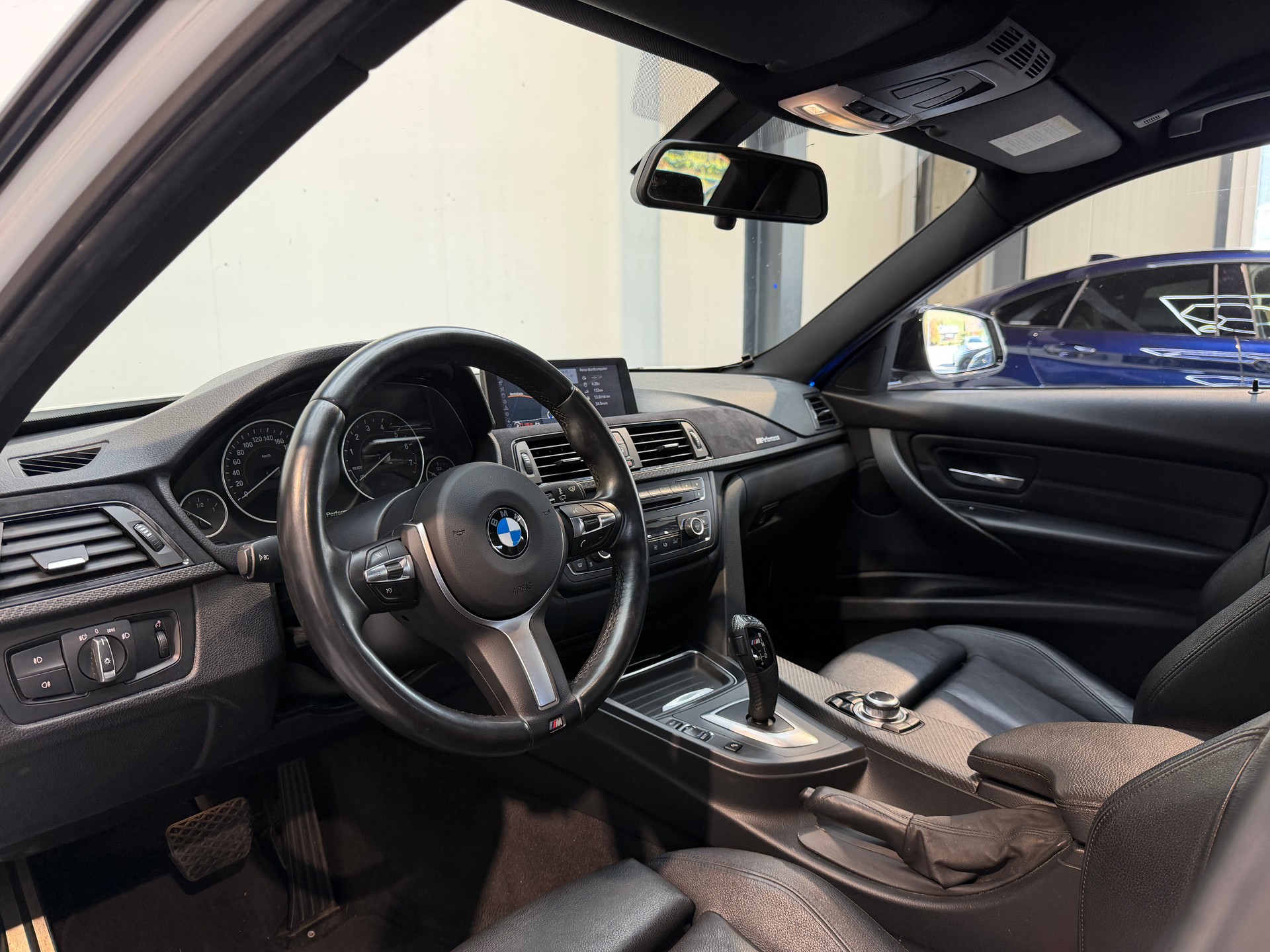 BMW 335i M-Performance Steptronic-image-8