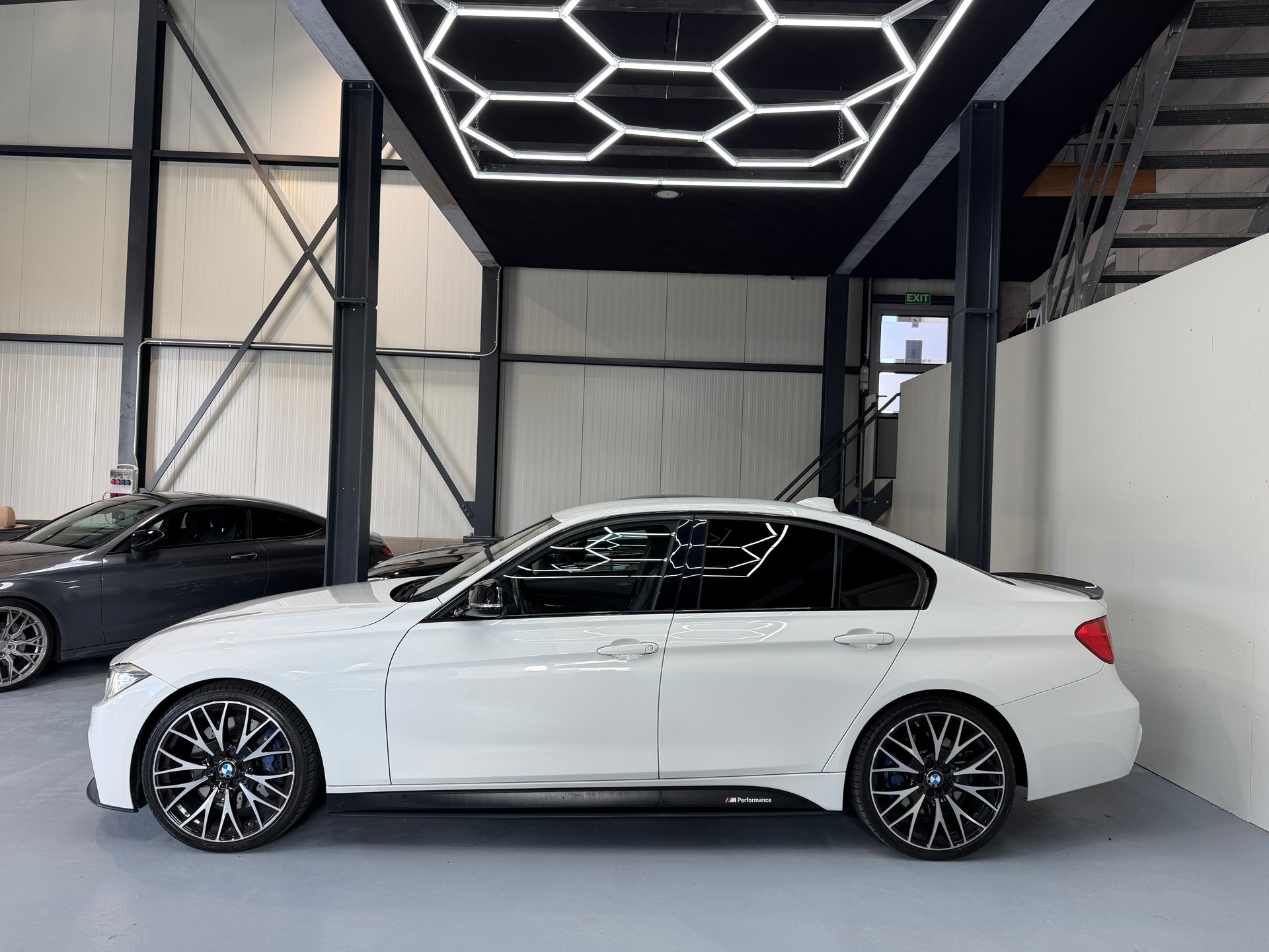 BMW 335i M-Performance Steptronic-image-3