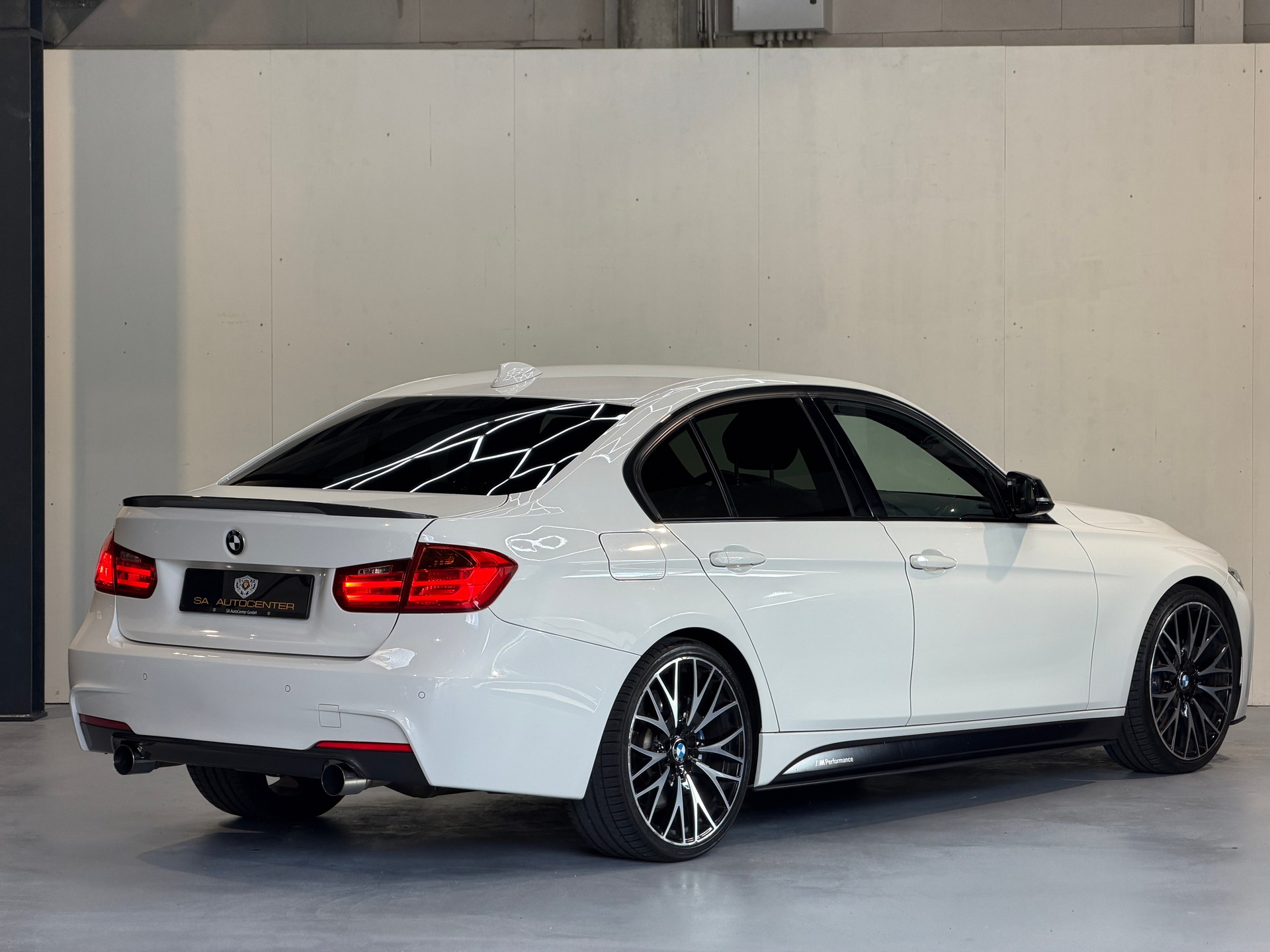 BMW 335i M-Performance Steptronic-image-6