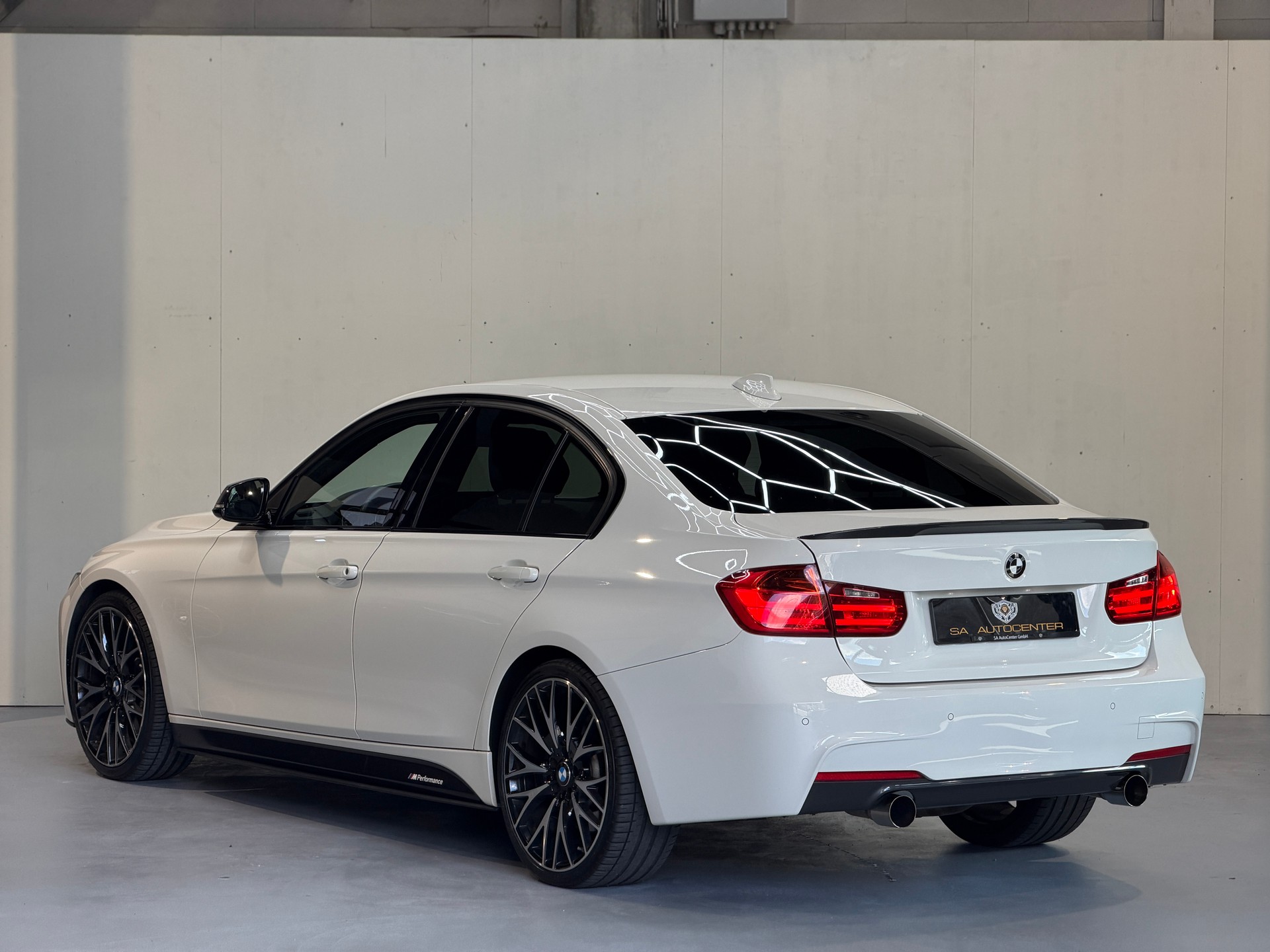 BMW 335i M-Performance Steptronic-image-5