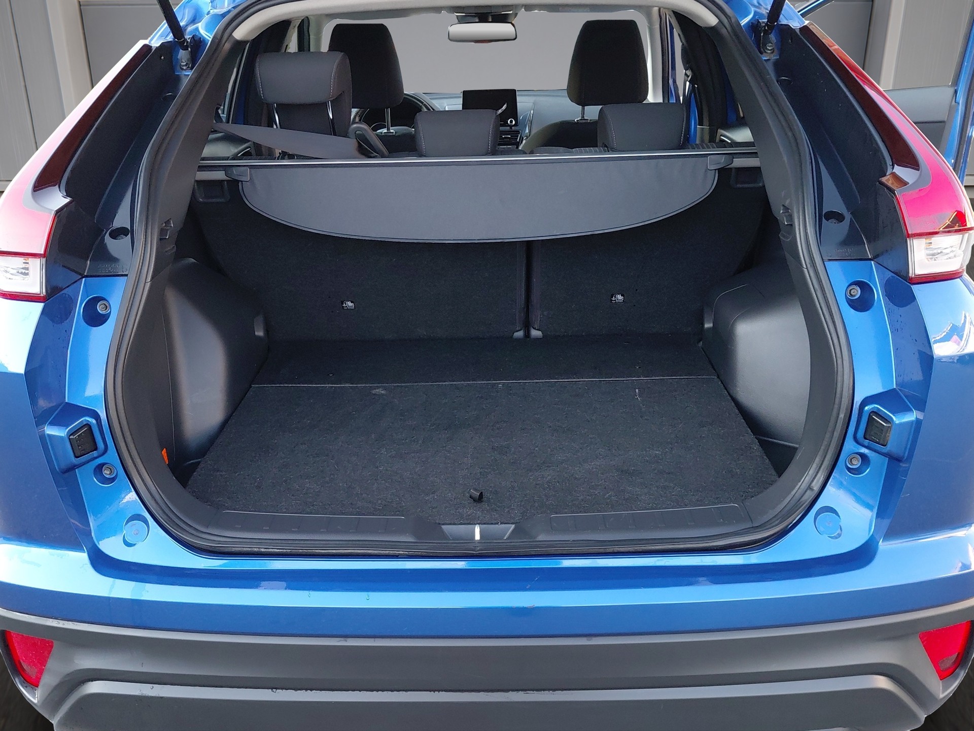MITSUBISHI Eclipse Cross 2.4 PHEV Intense 4WD-image-13