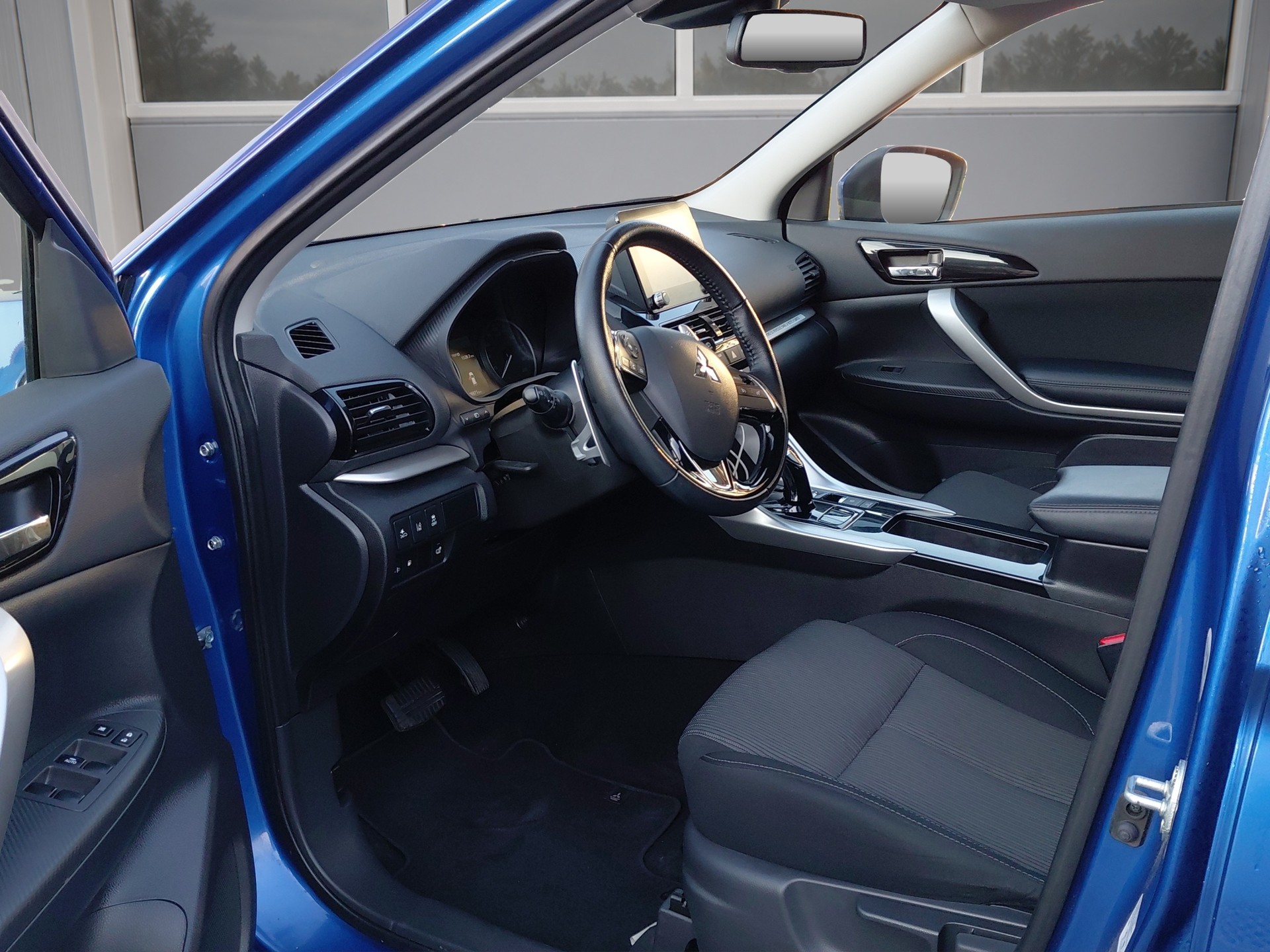 MITSUBISHI Eclipse Cross 2.4 PHEV Intense 4WD-image-8