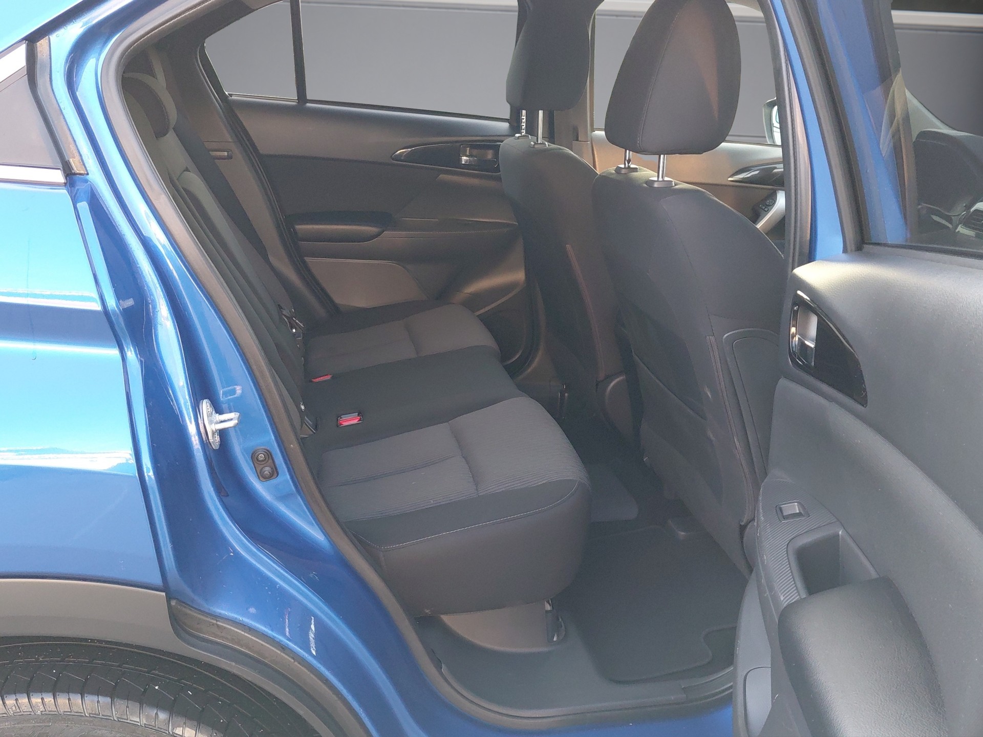 MITSUBISHI Eclipse Cross 2.4 PHEV Intense 4WD-image-12