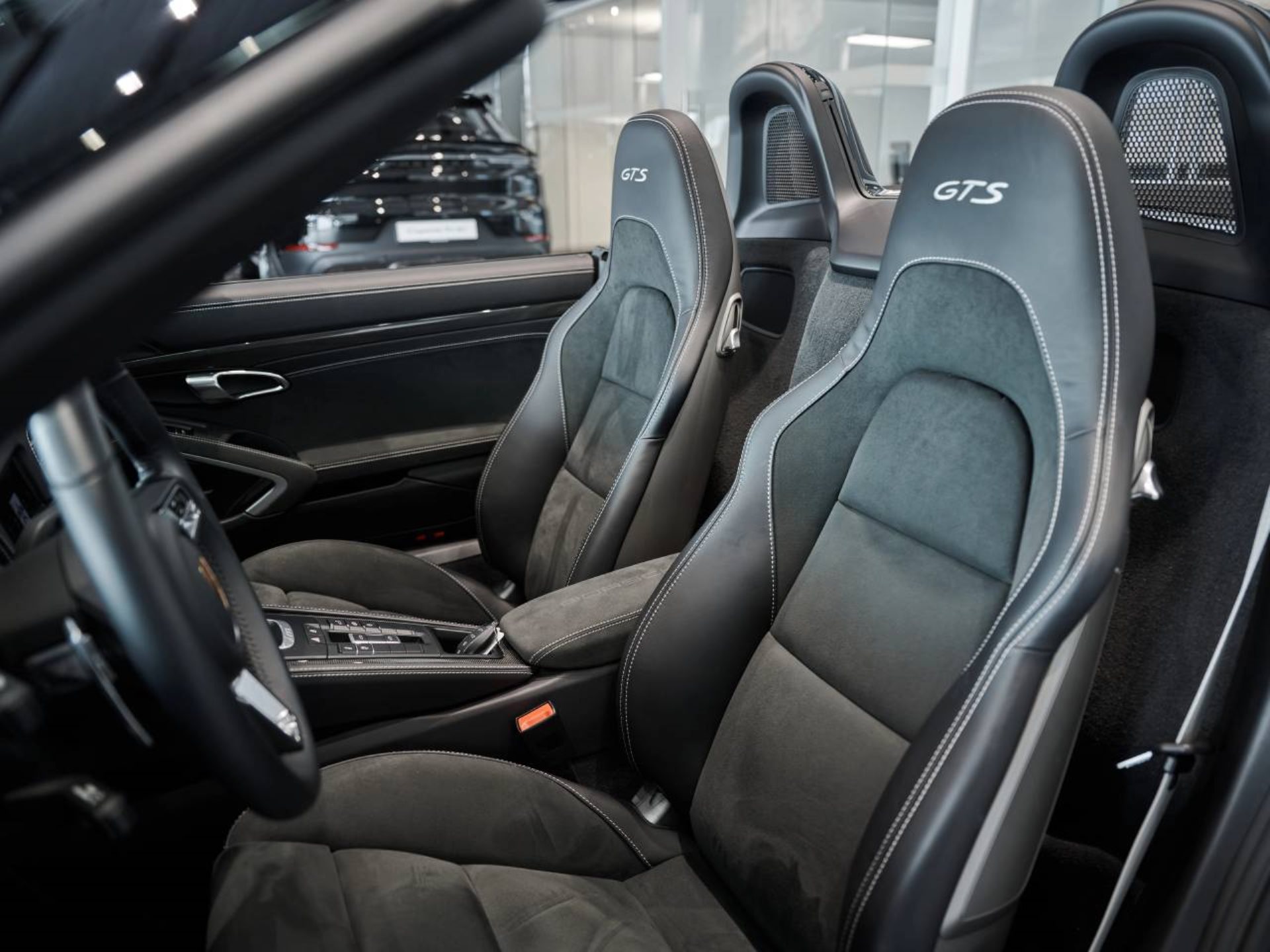 PORSCHE 718 Boxster GTS 4.0-image-4