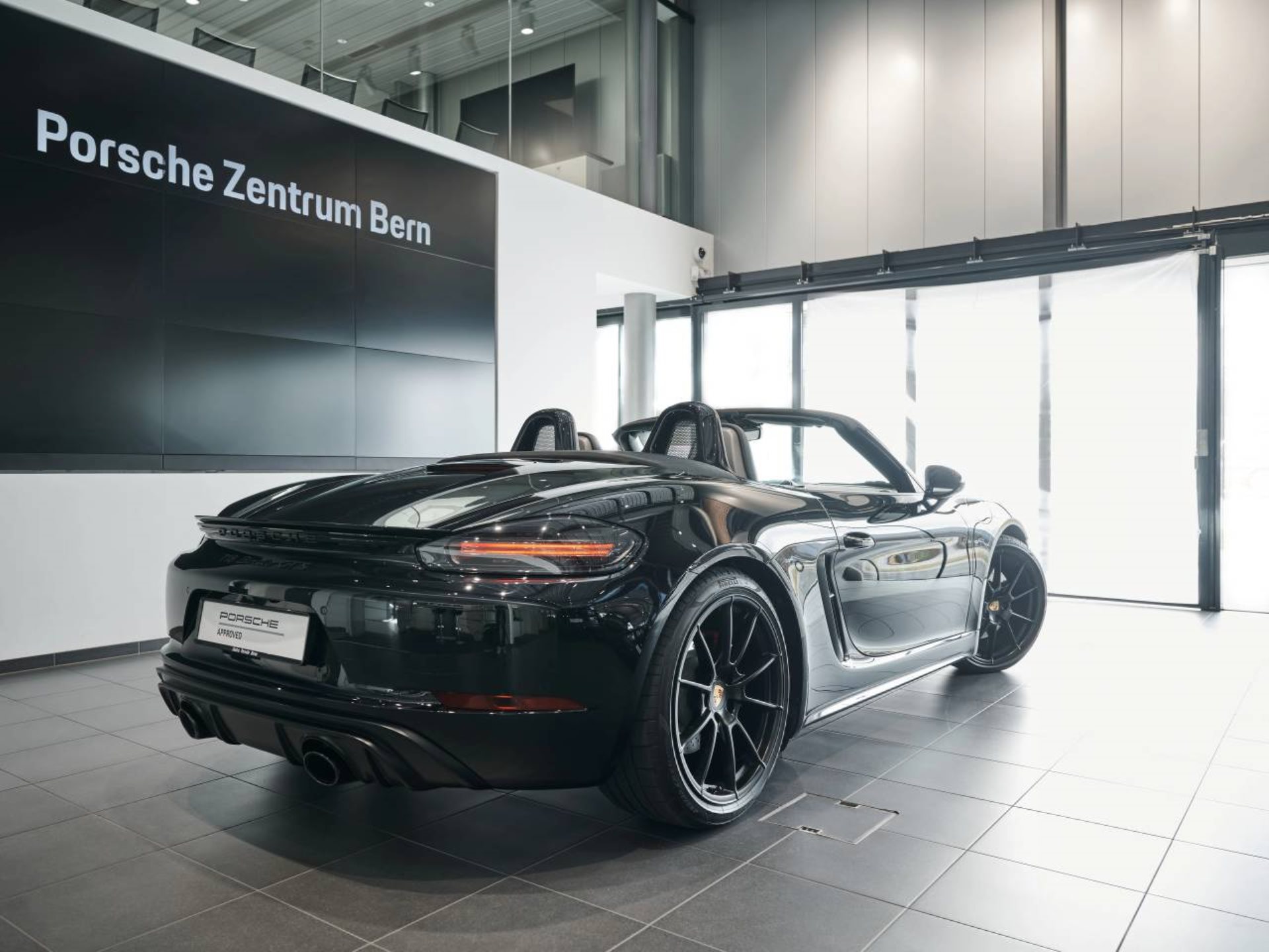 PORSCHE 718 Boxster GTS 4.0-image-2