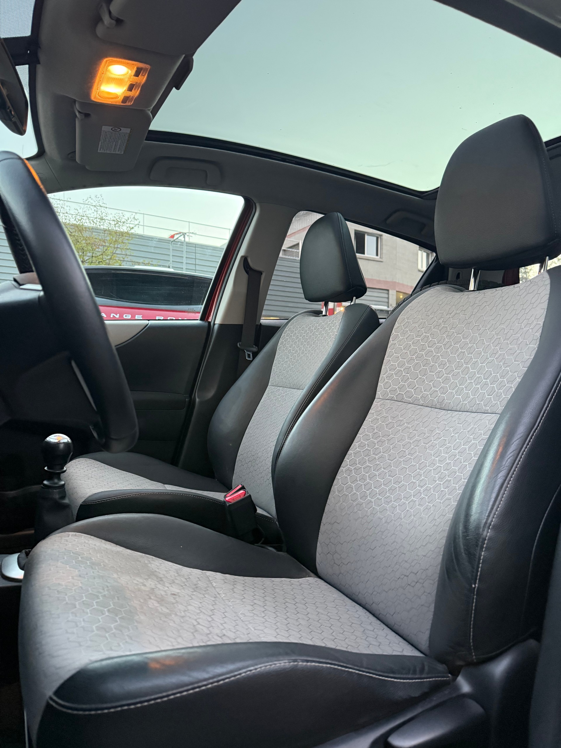TOYOTA Yaris 1.33 Sol Premium-image-6