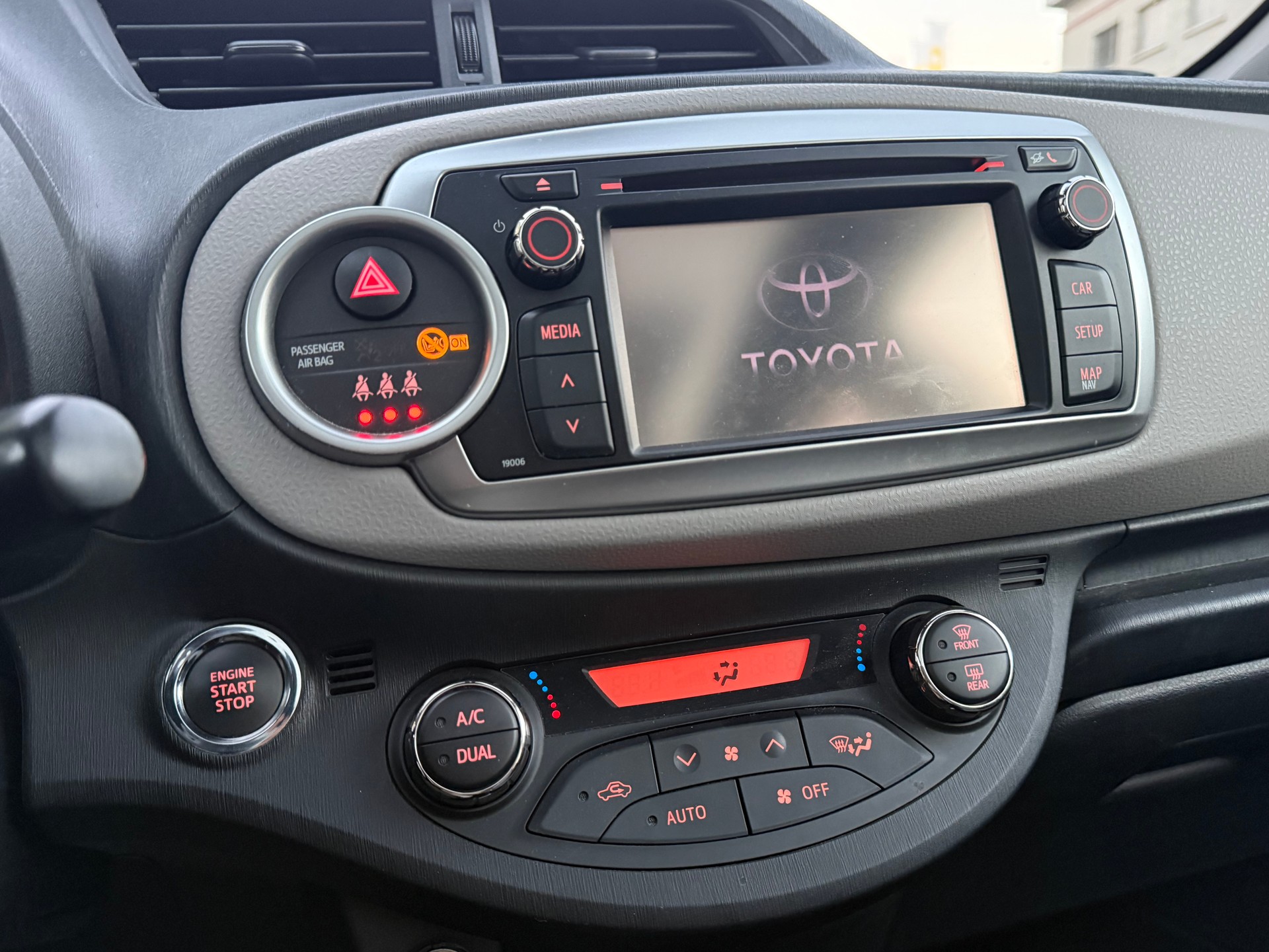 TOYOTA Yaris 1.33 Sol Premium-image-9