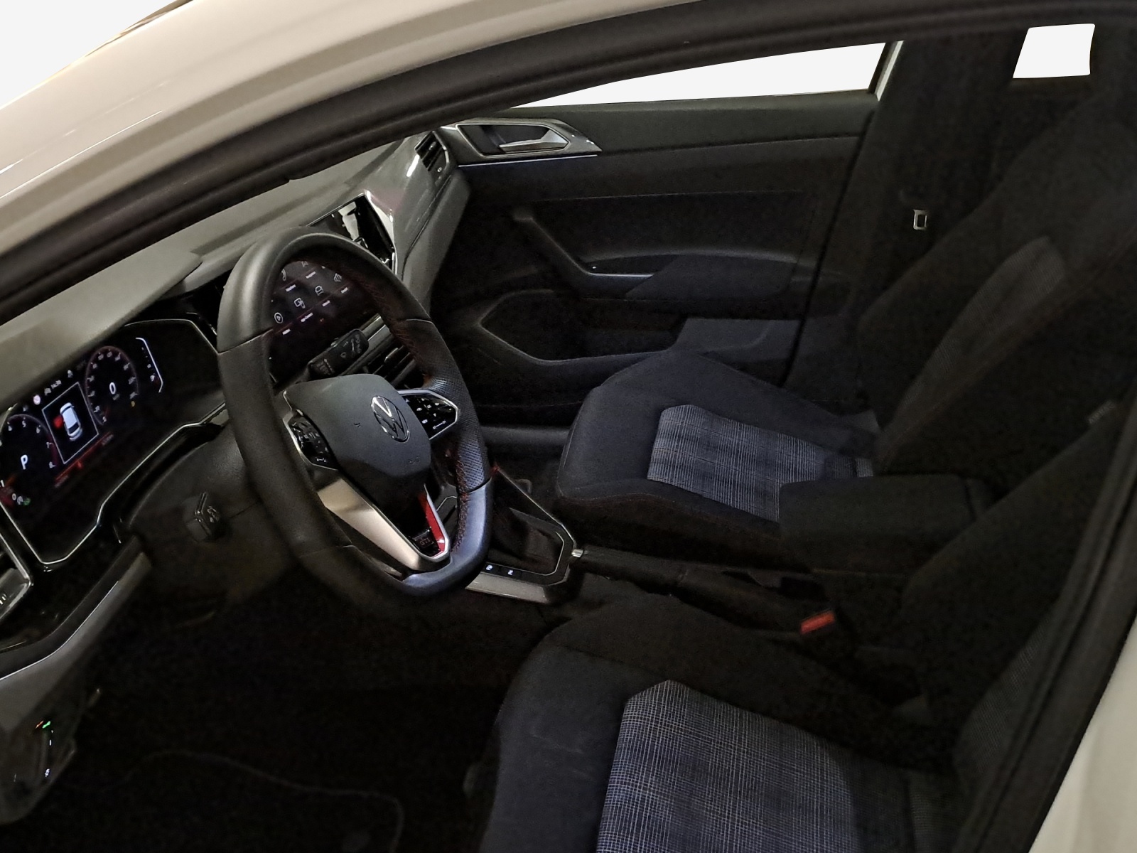 VW Polo 2.0 TSI GTI DSG-image-7