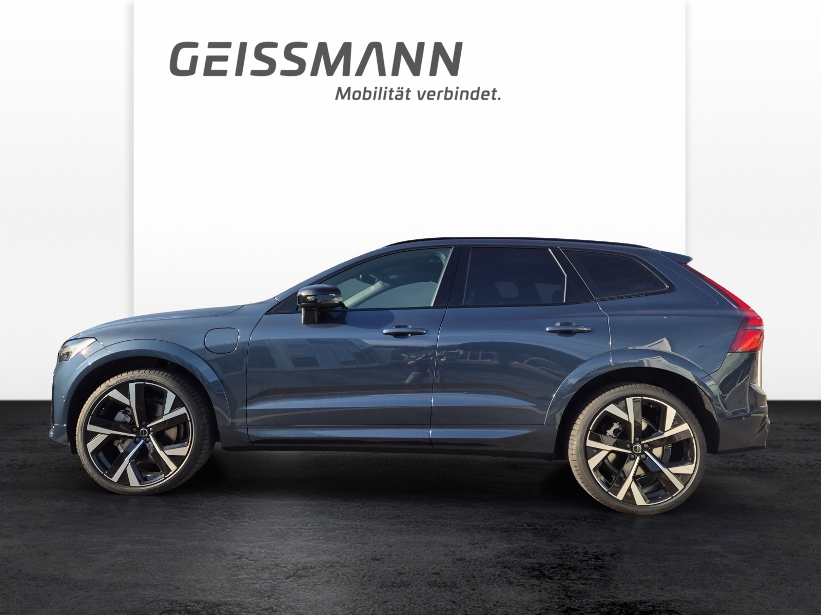 VOLVO XC60 2.0 T8 TE Black Edition eAWD-showroom-element-2