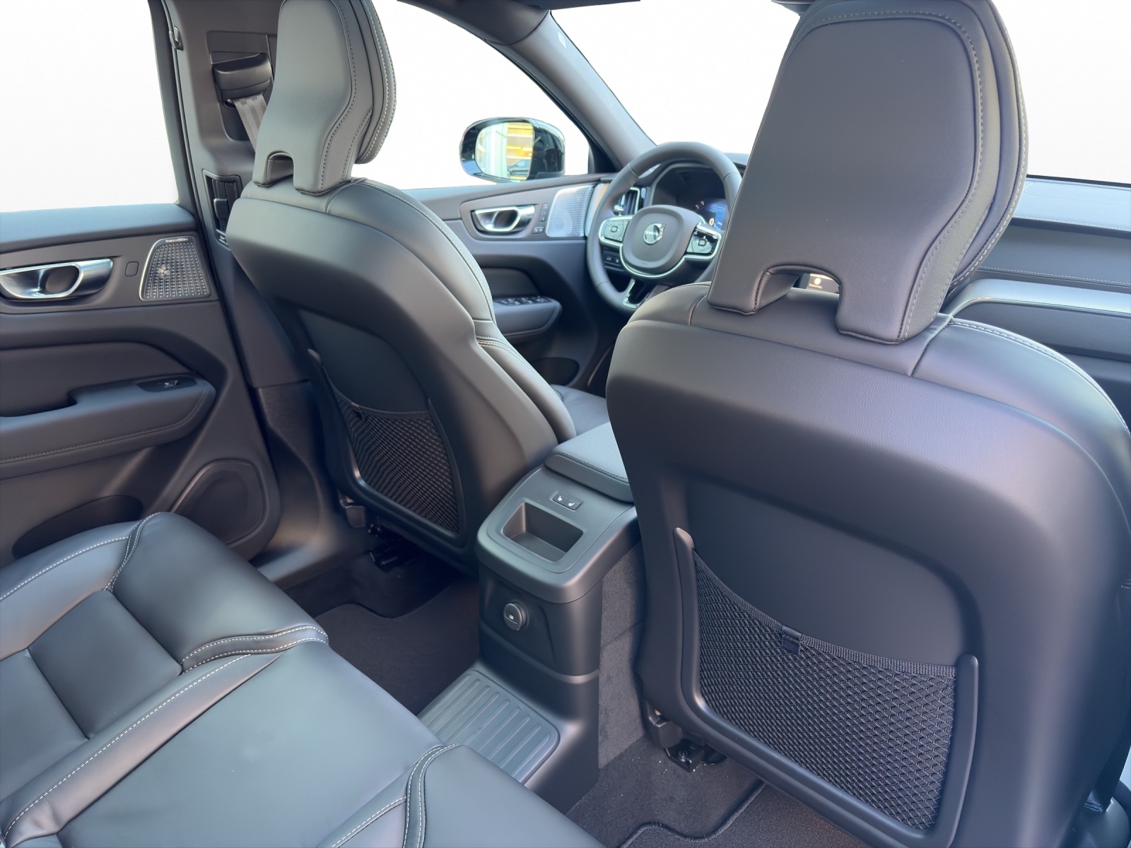 VOLVO XC60 2.0 T8 TE Black Edition eAWD-image-16