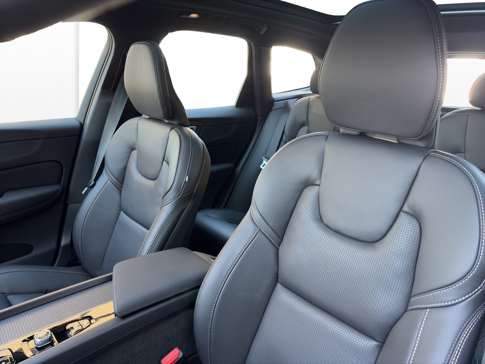 VOLVO XC60 2.0 T8 TE Black Edition eAWD-image-8