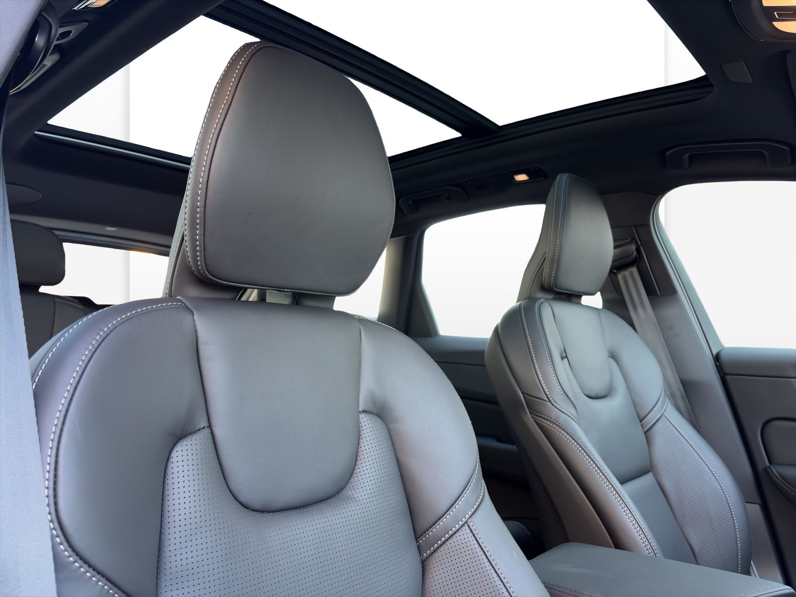 VOLVO XC60 2.0 T8 TE Black Edition eAWD-image-17