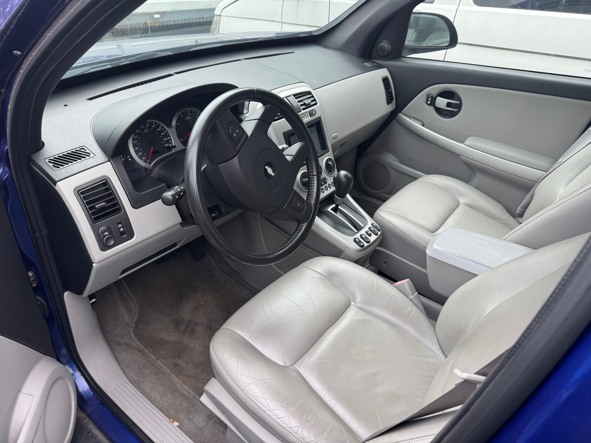 CHEVROLET Equinox-image-4