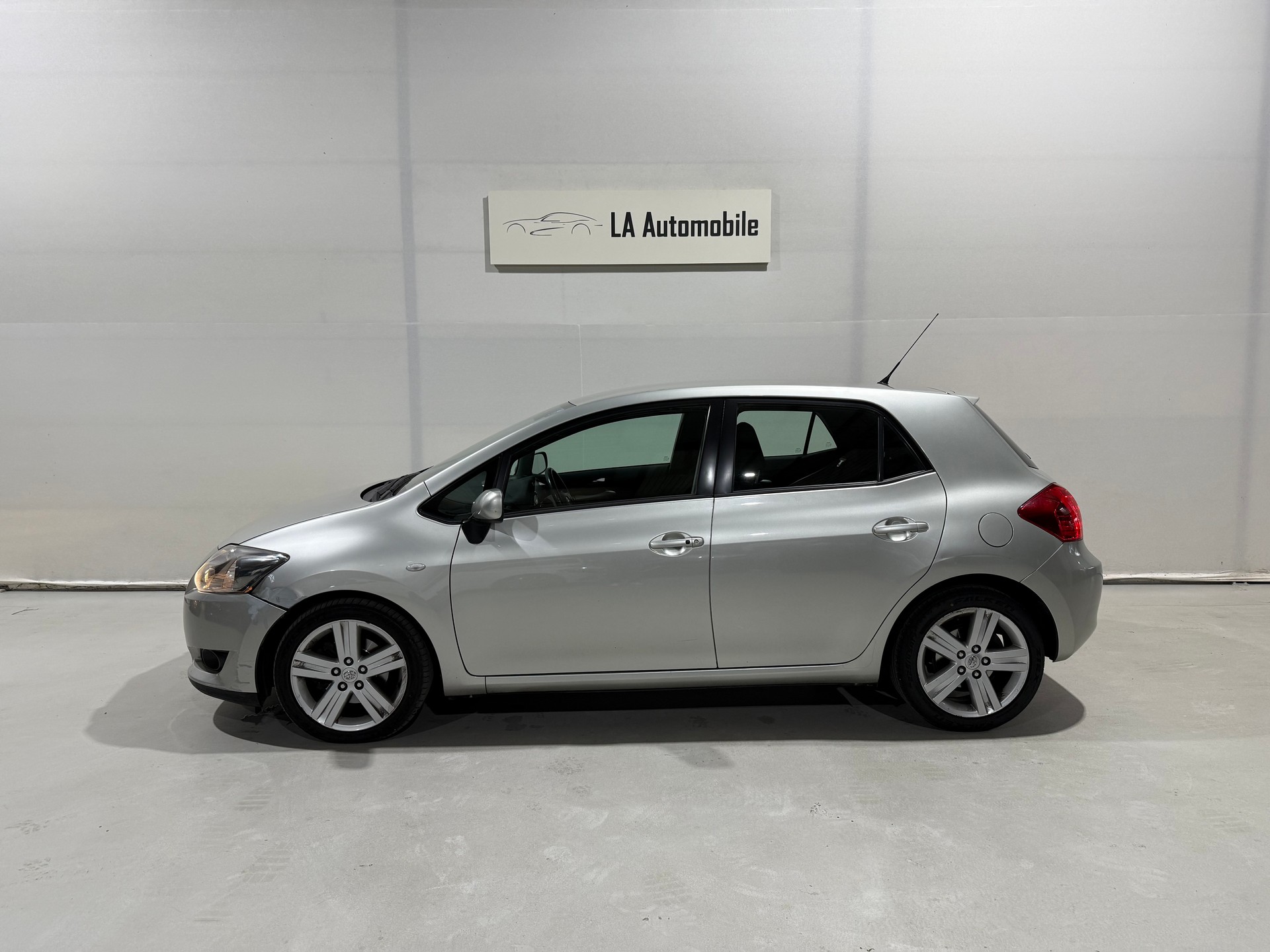 TOYOTA Auris 2.2 D-4D CleanPower Linea Sol Premium-image-2