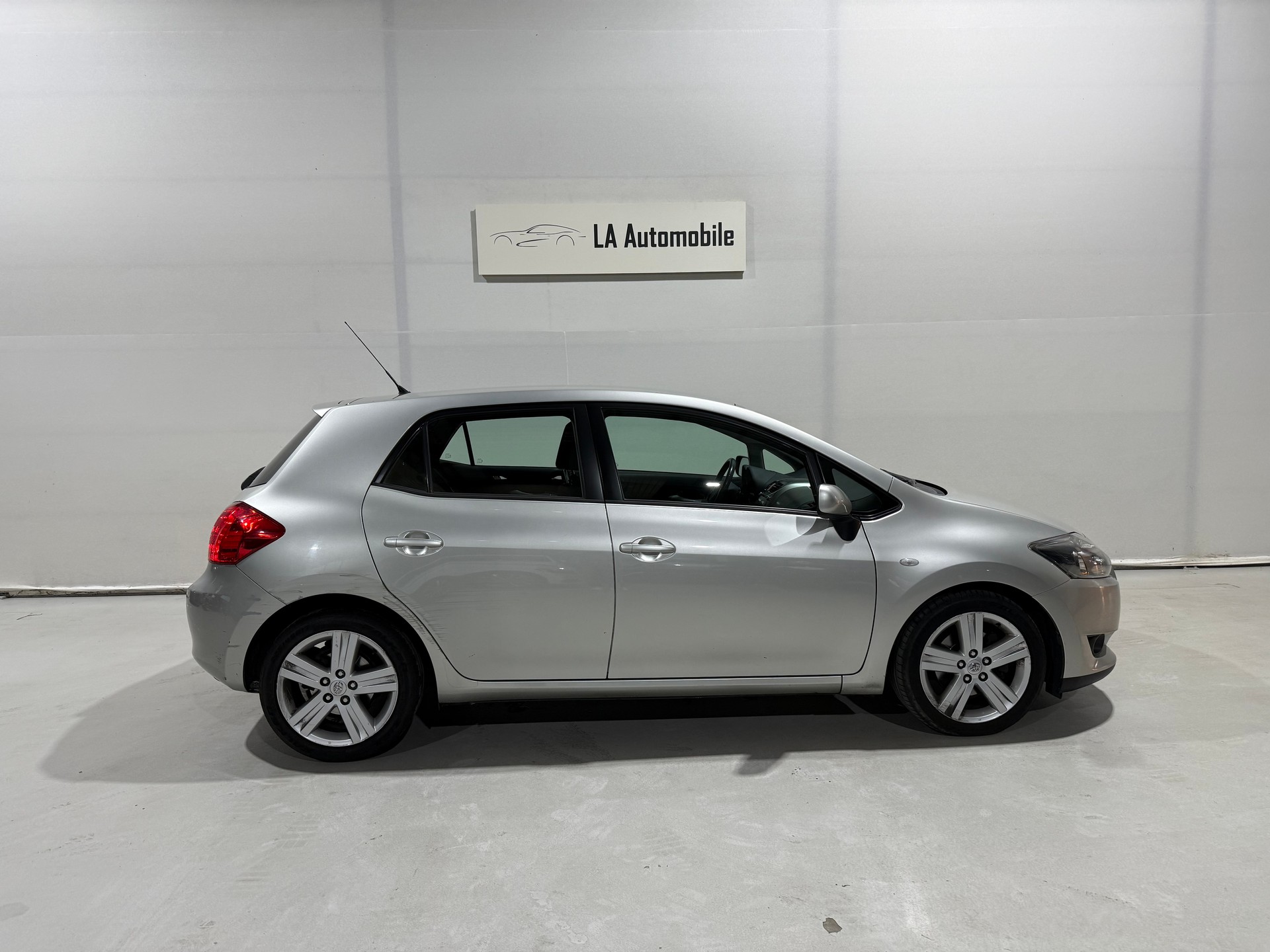 TOYOTA Auris 2.2 D-4D CleanPower Linea Sol Premium-image-6