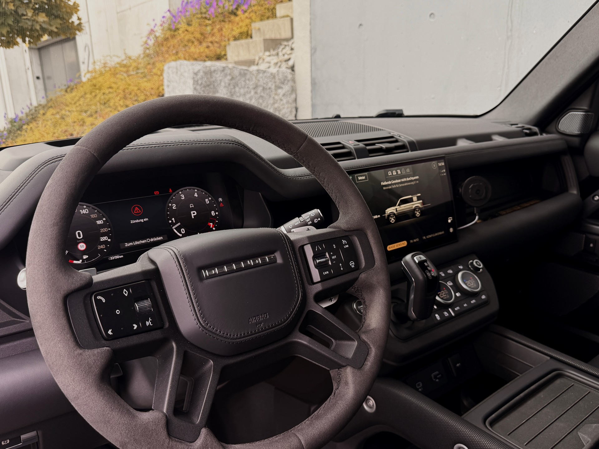 LAND ROVER Defender 110 525 V8 5.0 AT8-image-6