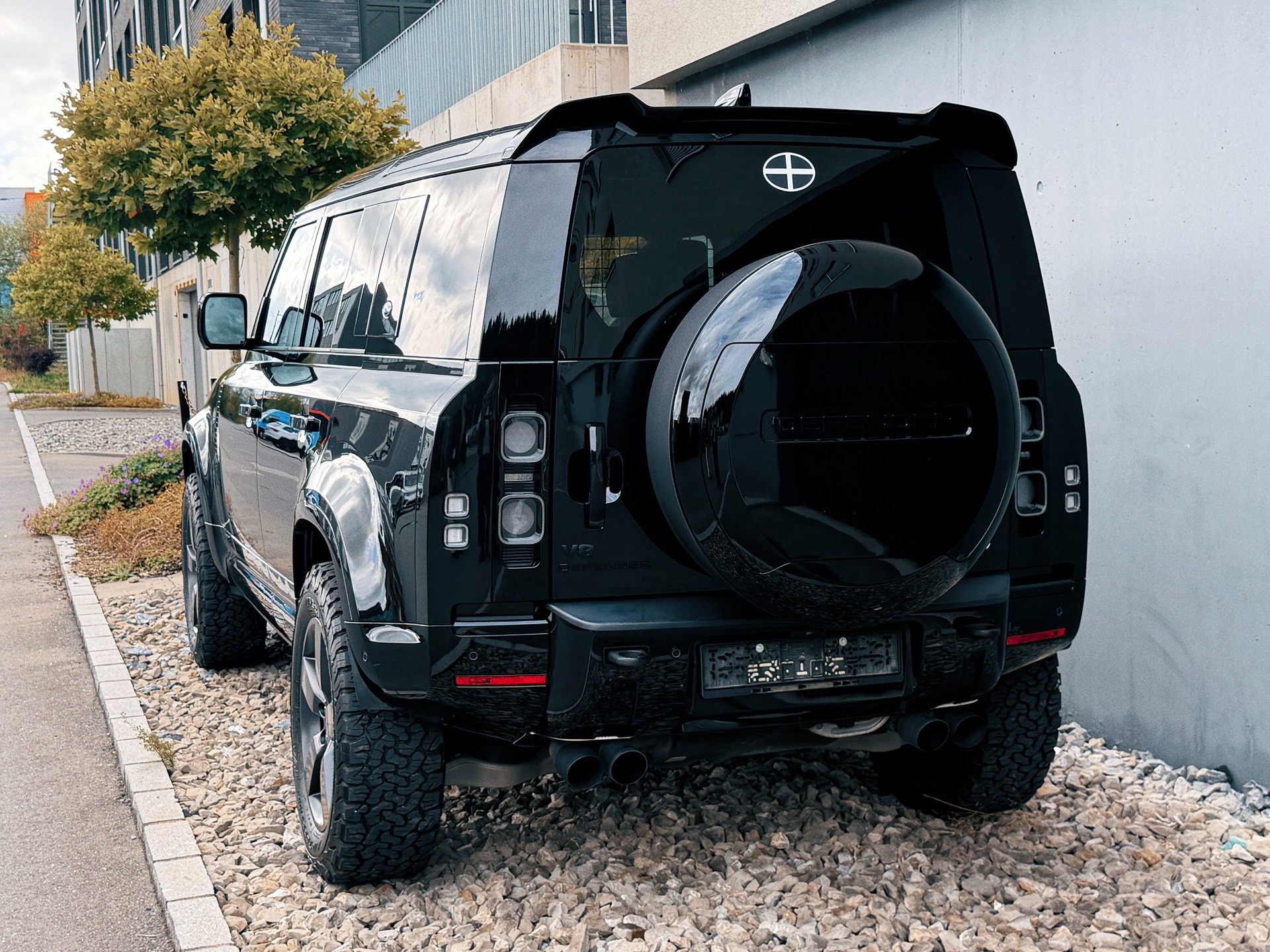LAND ROVER Defender 110 525 V8 5.0 AT8-image-3