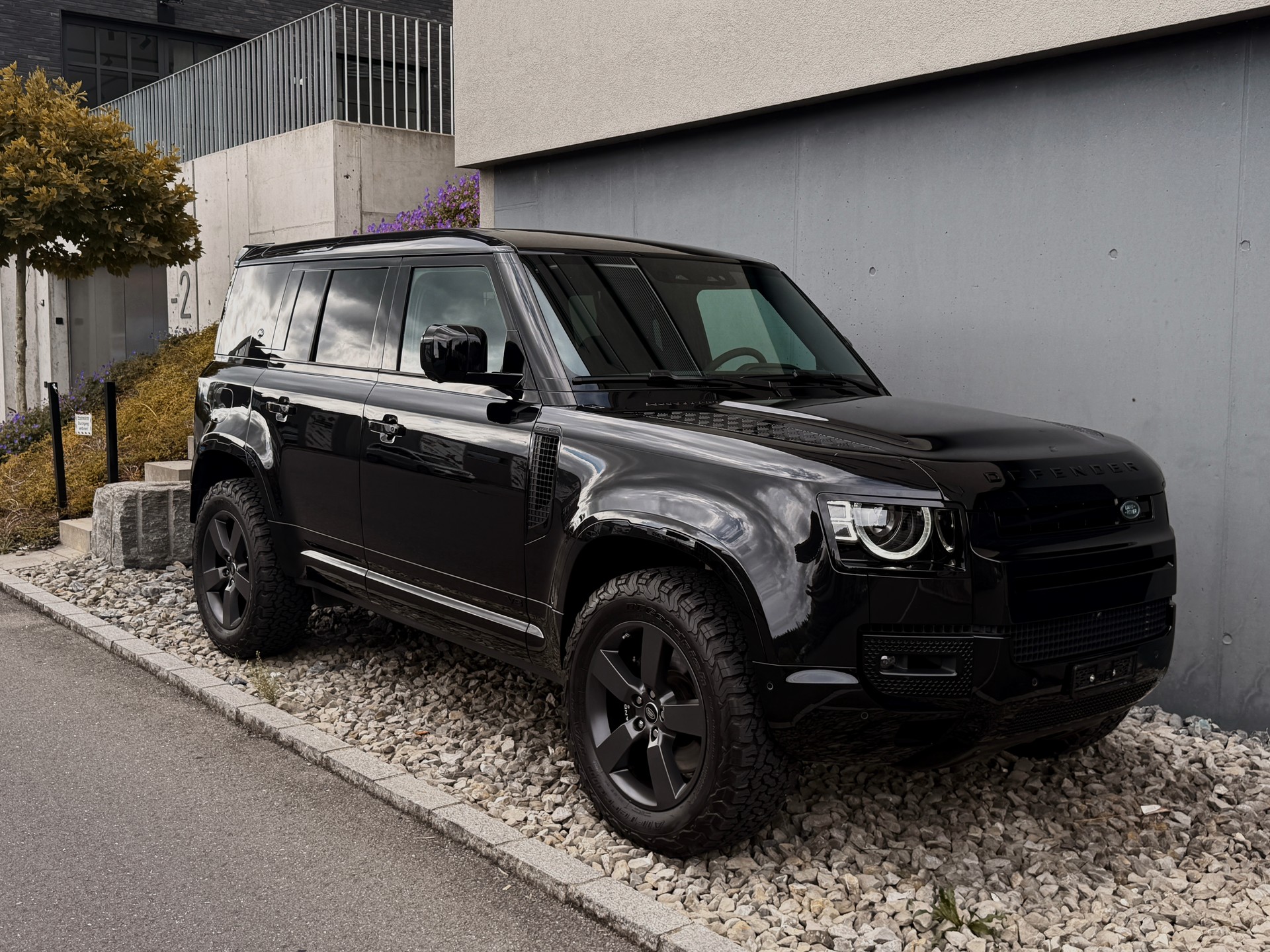LAND ROVER Defender 110 525 V8 5.0 AT8-image-0