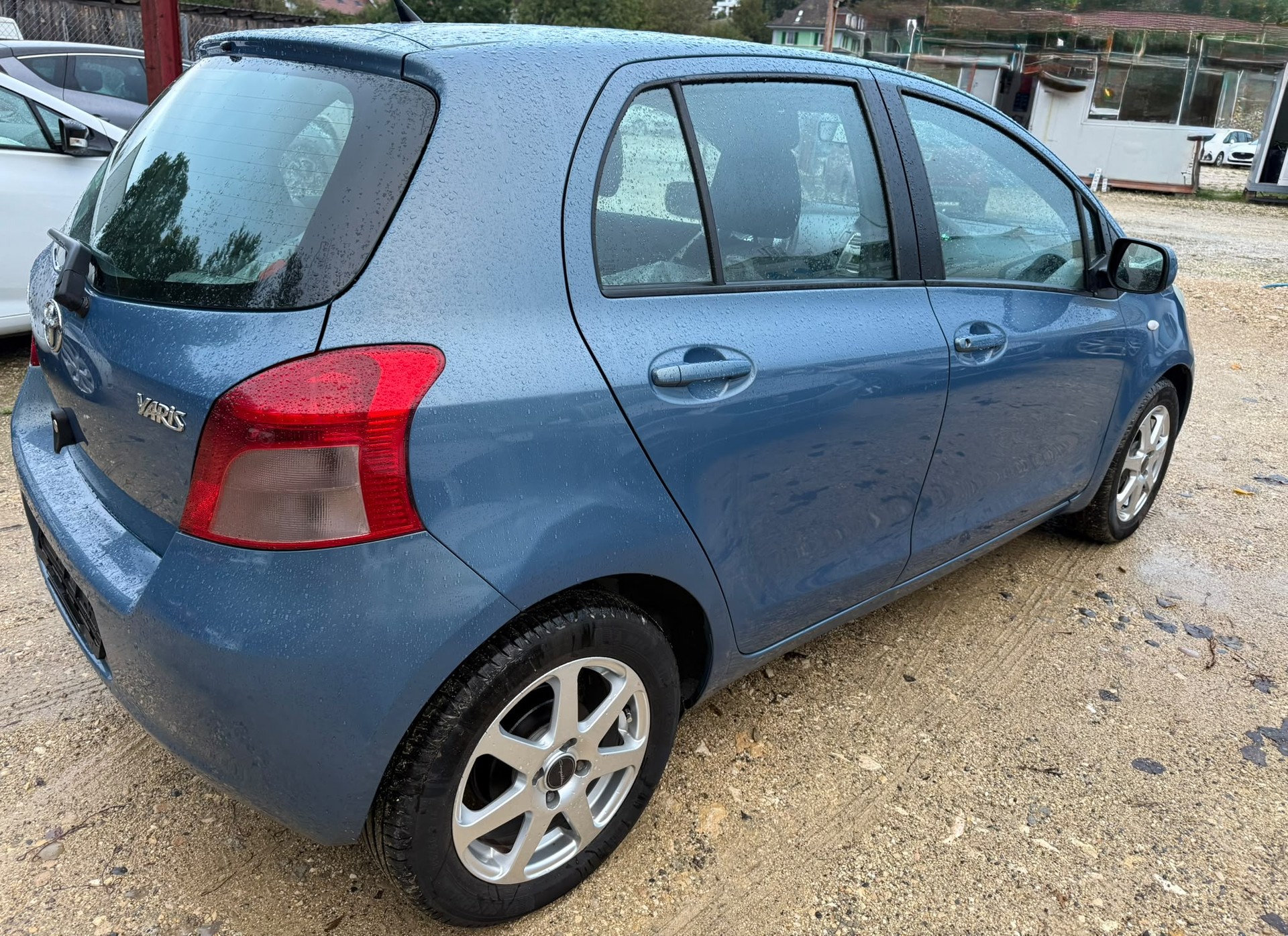 TOYOTA YARIS-image-3