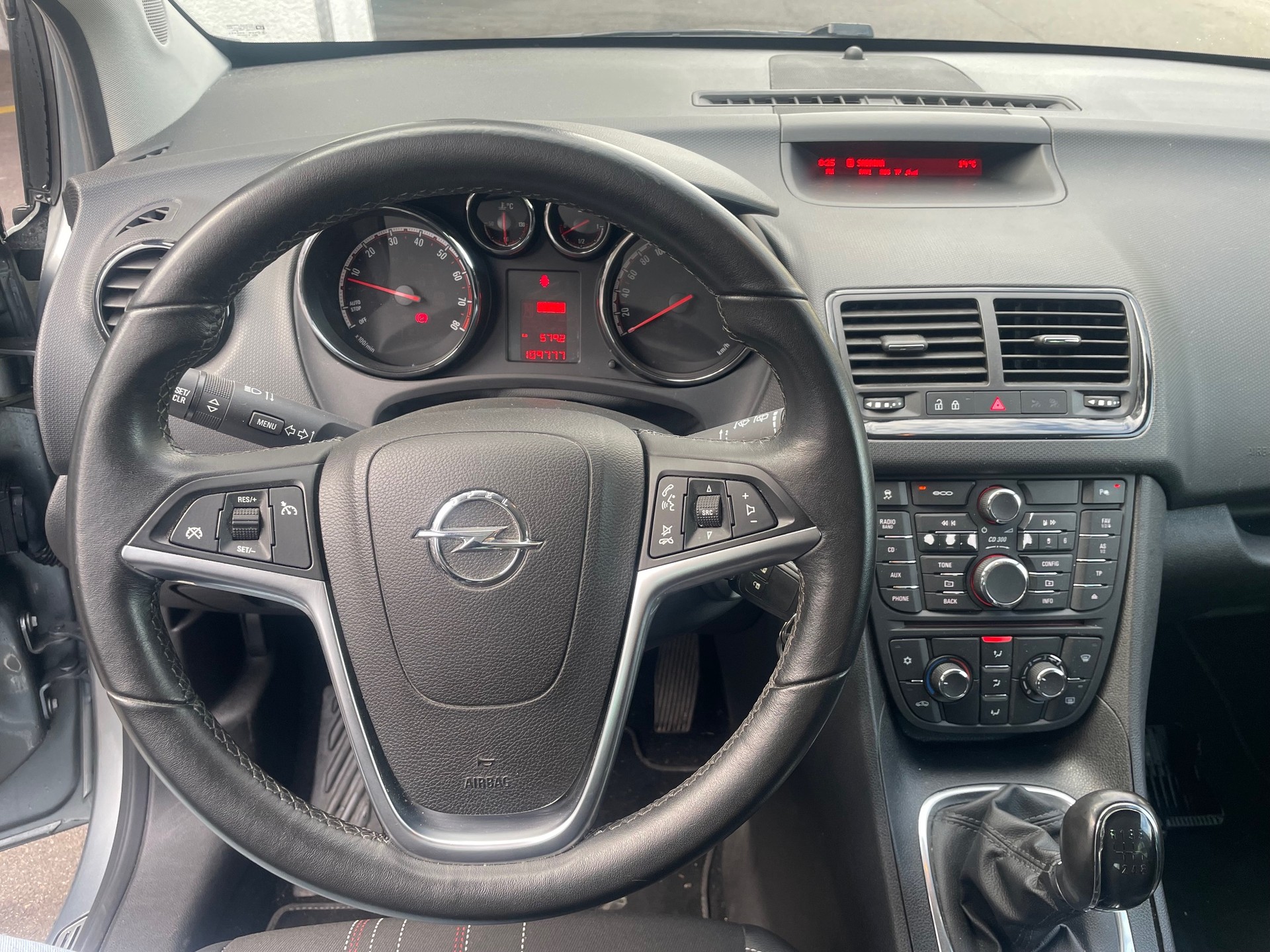 OPEL Meriva 1.4 Turbo Color Edition-image-9