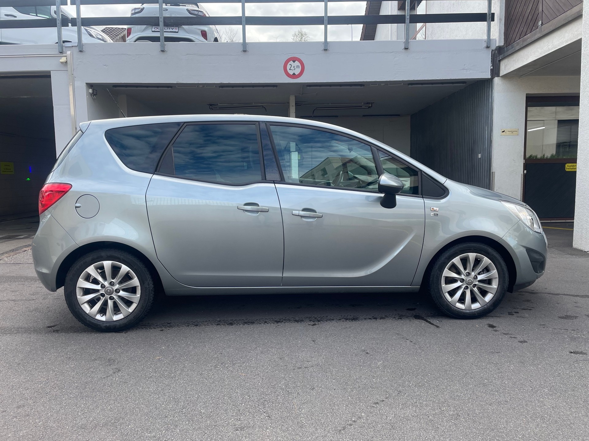 OPEL Meriva 1.4 Turbo Color Edition-image-1