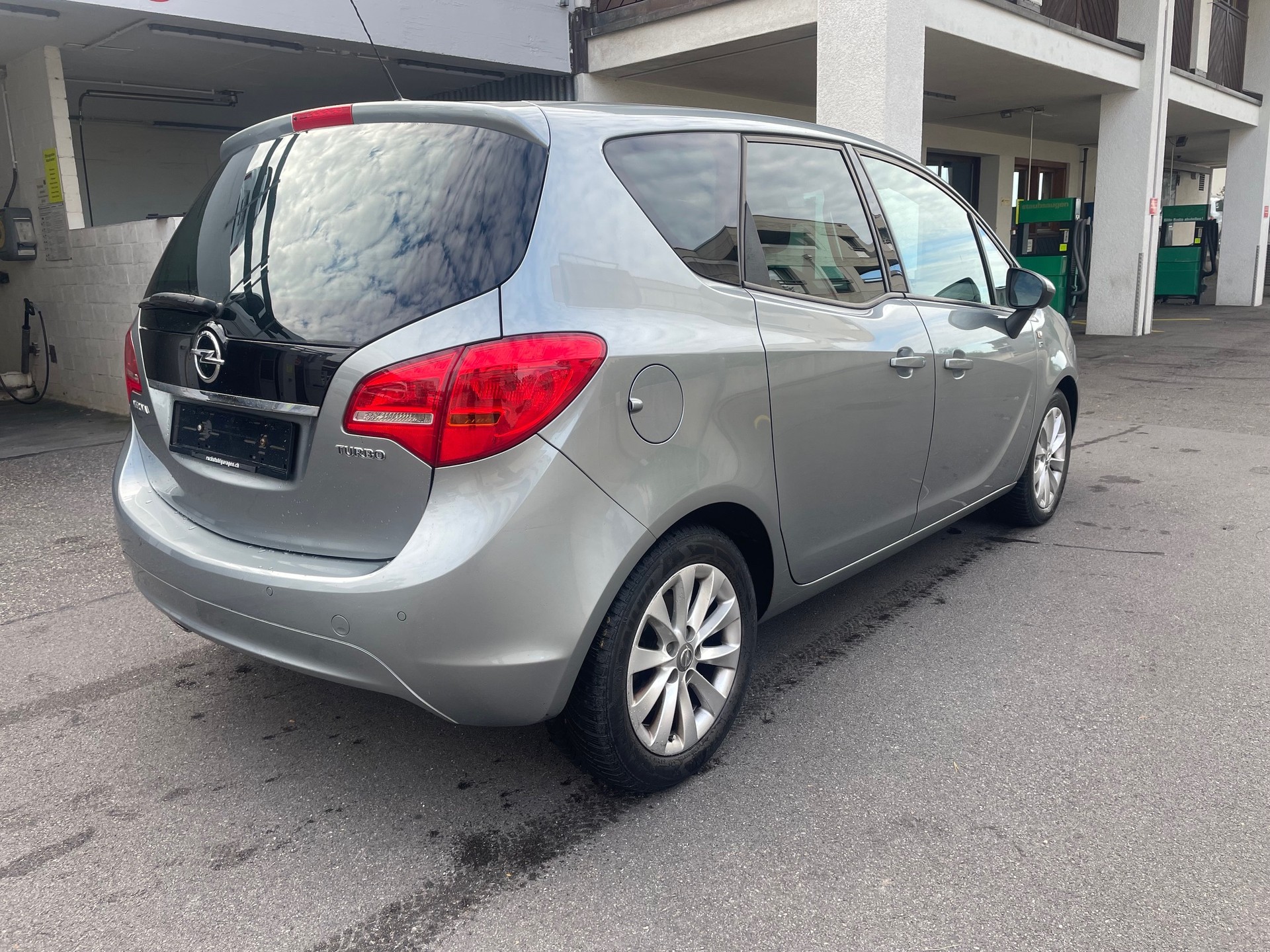 OPEL Meriva 1.4 Turbo Color Edition-image-2