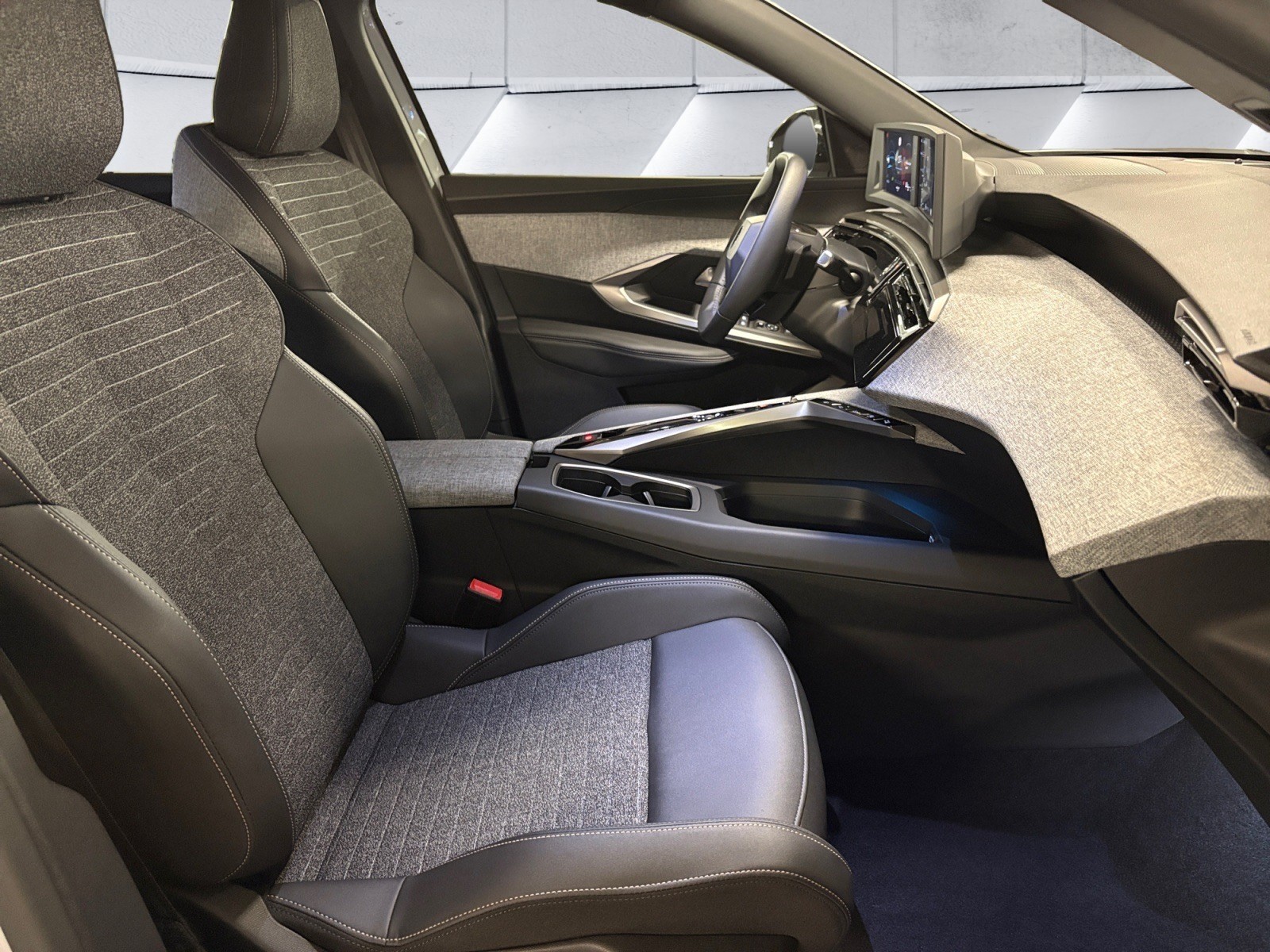 PEUGEOT 5008 145 Hybrid e-DCS6 Allure-image-13