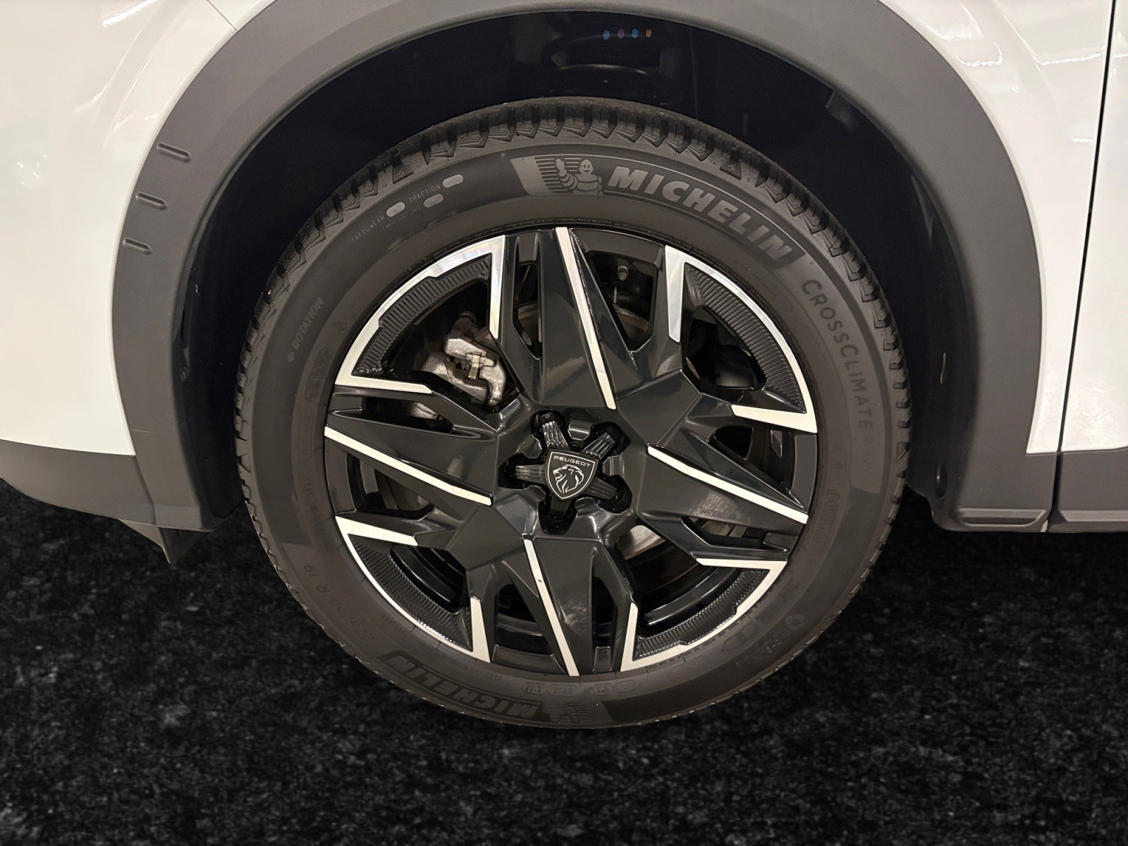 PEUGEOT 5008 145 Hybrid e-DCS6 Allure-image-14