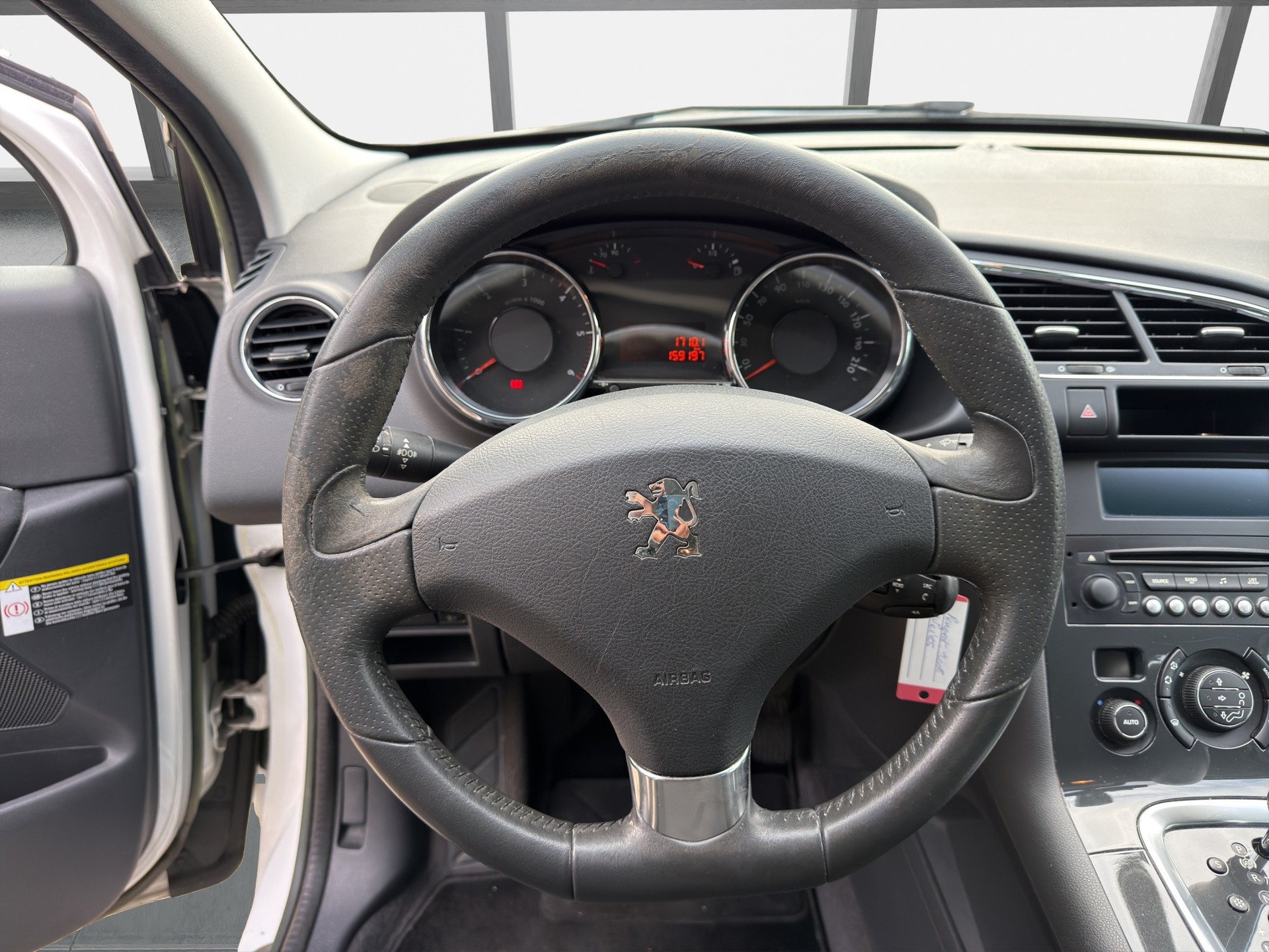 PEUGEOT 3008 2.0 HDI Swiss Edition Tiptronic-image-15
