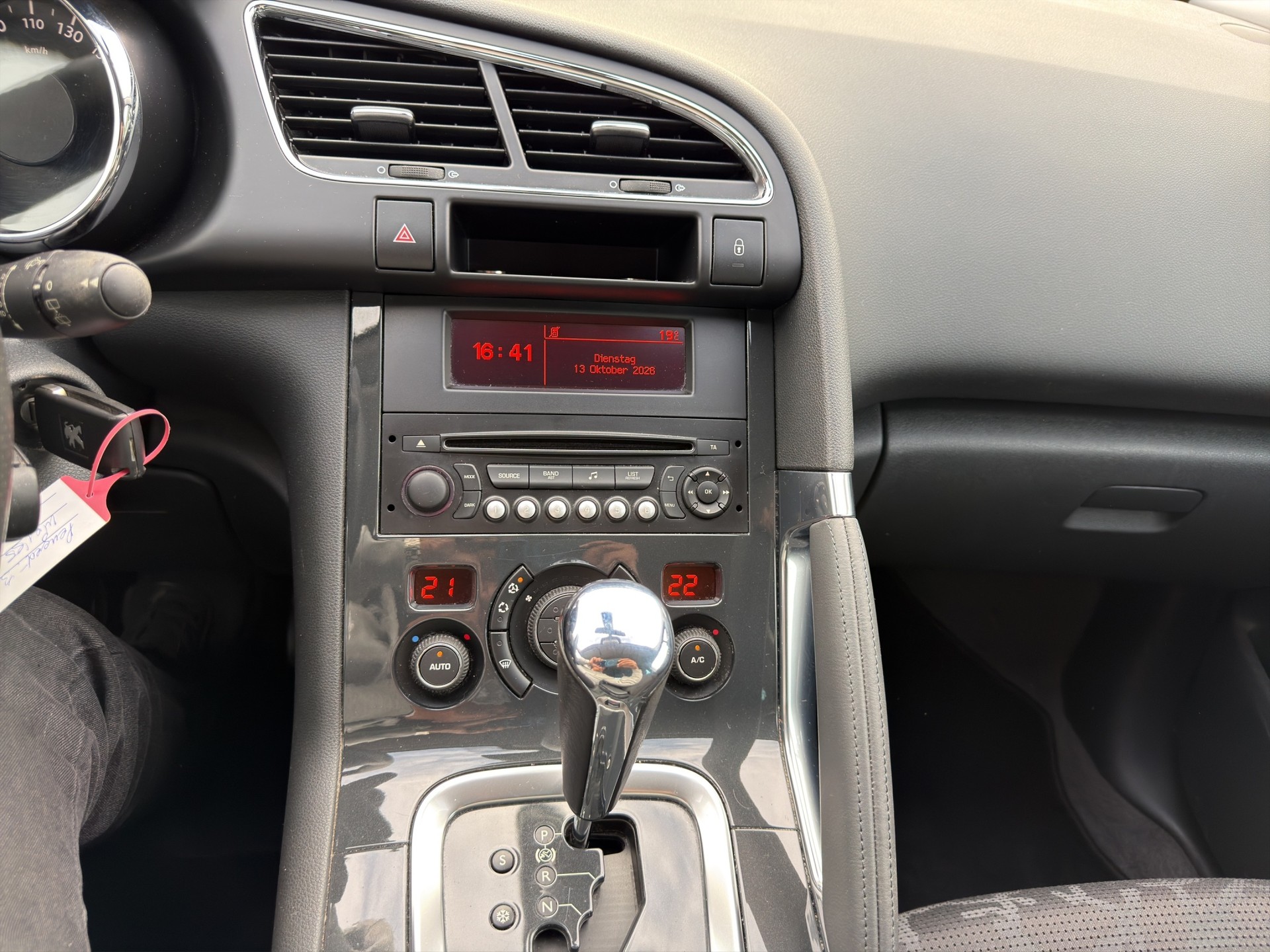PEUGEOT 3008 2.0 HDI Swiss Edition Tiptronic-image-10