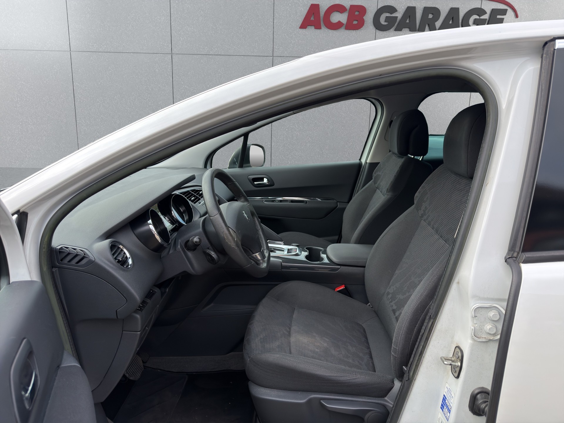 PEUGEOT 3008 2.0 HDI Swiss Edition Tiptronic-image-8