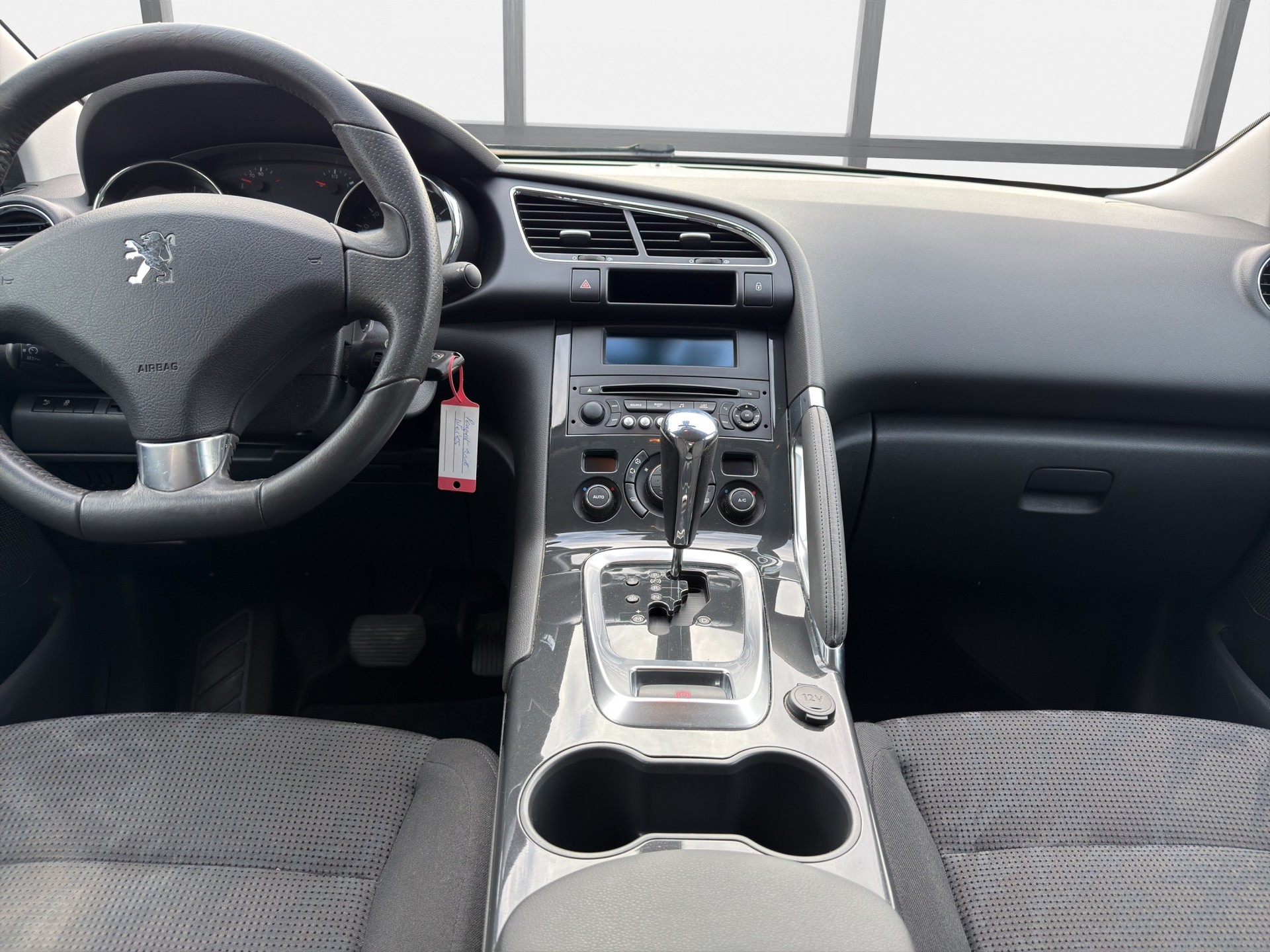 PEUGEOT 3008 2.0 HDI Swiss Edition Tiptronic-image-11
