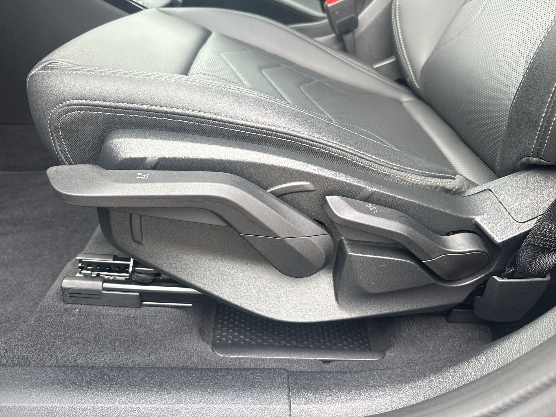 BMW X1 sDrive 18i xLine-image-18