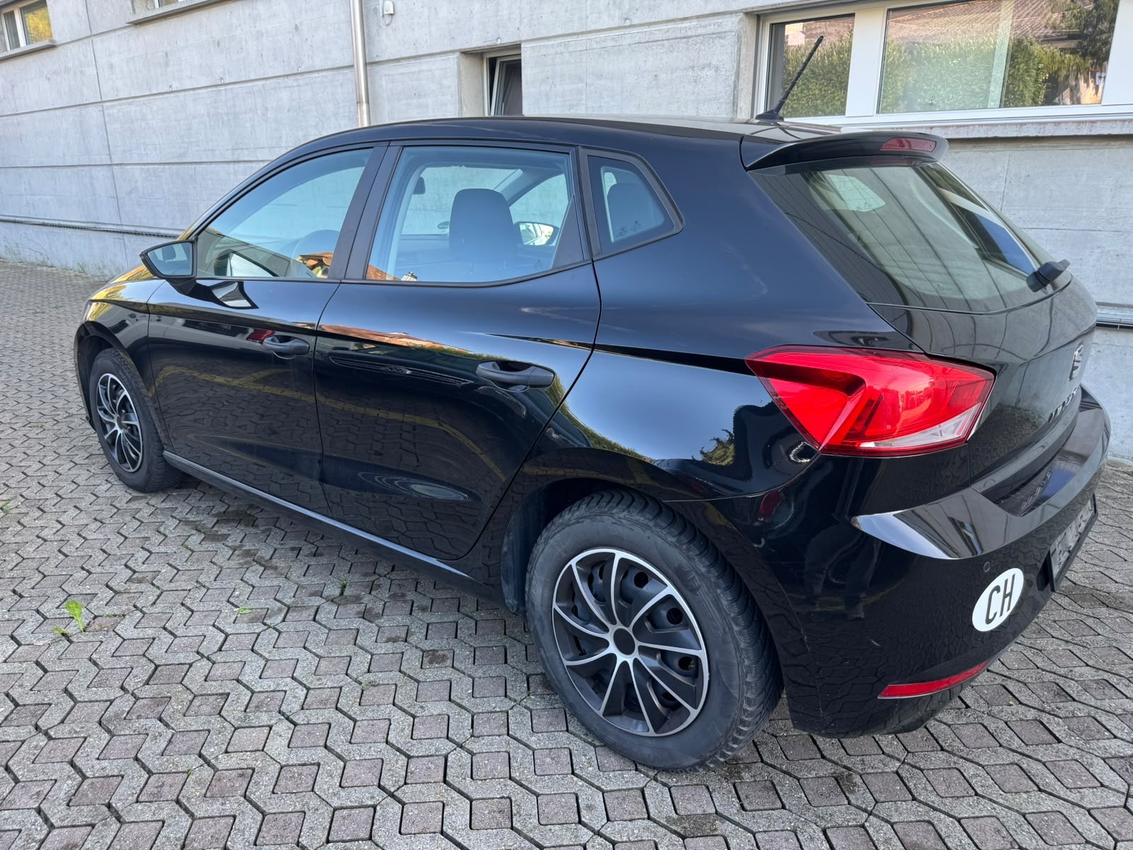 SEAT Ibiza 1.0 MPI Reference-image-5