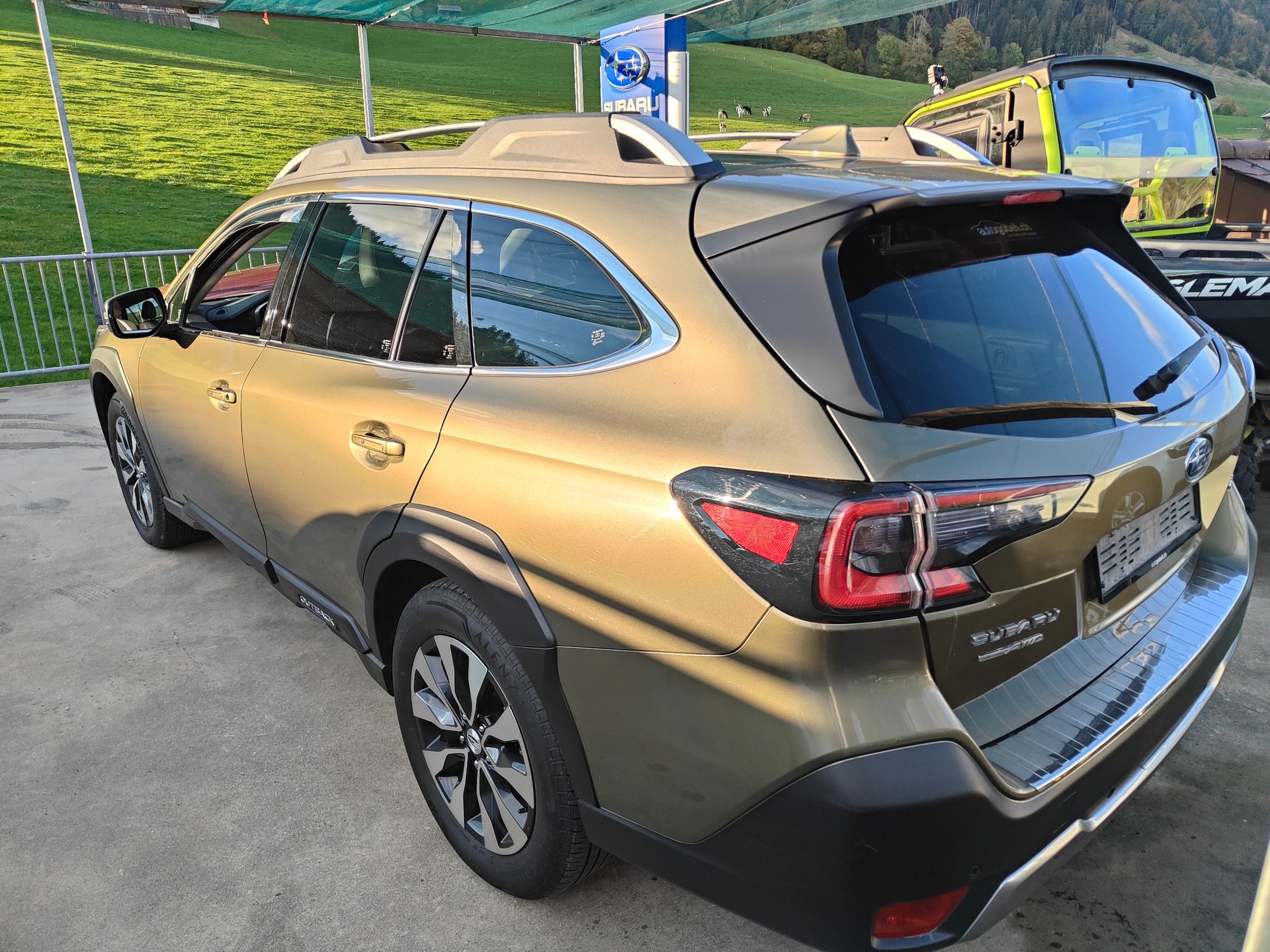 SUBARU Outback 2.5i Luxury AWD Lineartronic-showroom-element-1