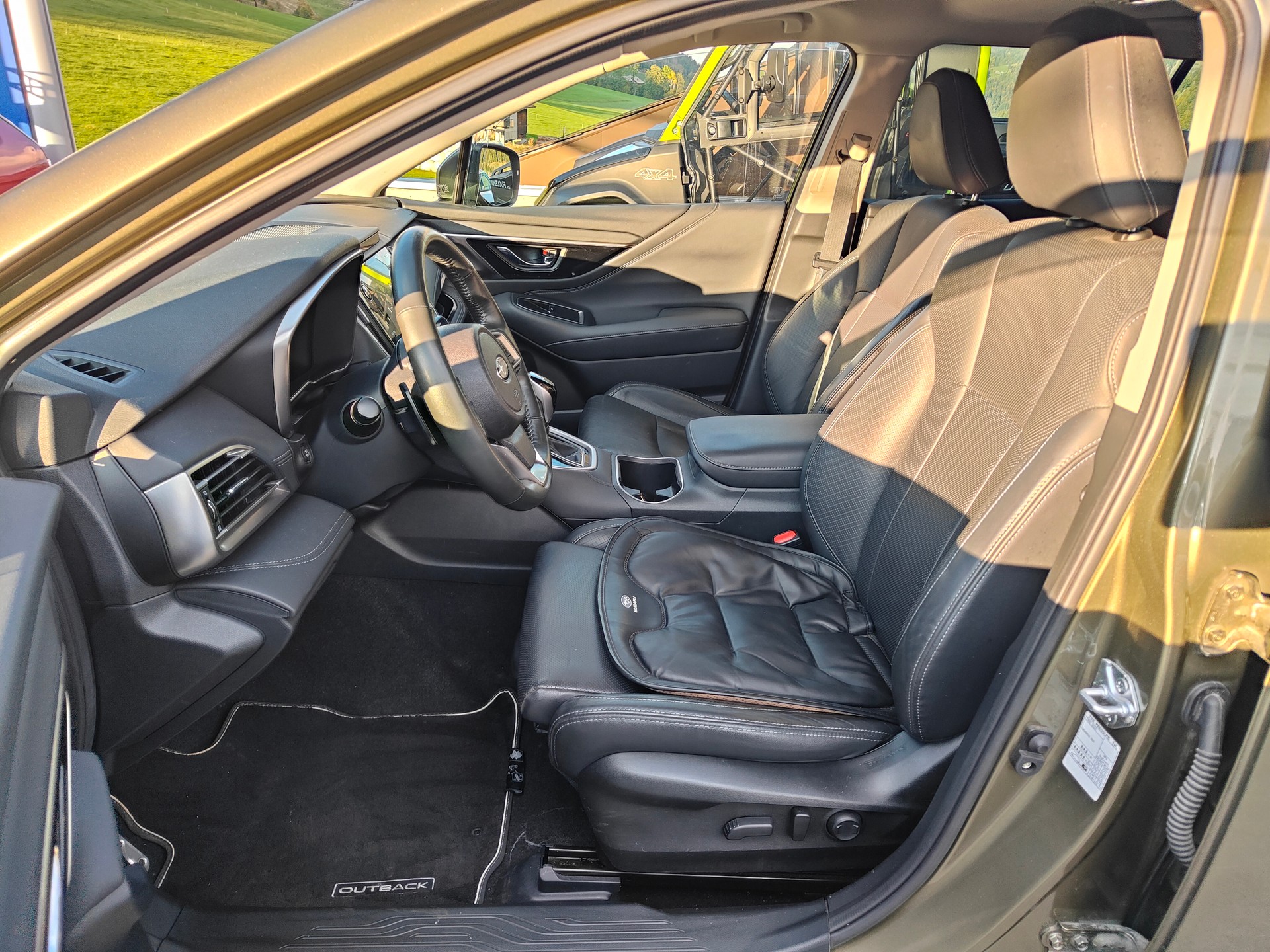 SUBARU Outback 2.5i Luxury AWD Lineartronic-showroom-element-3
