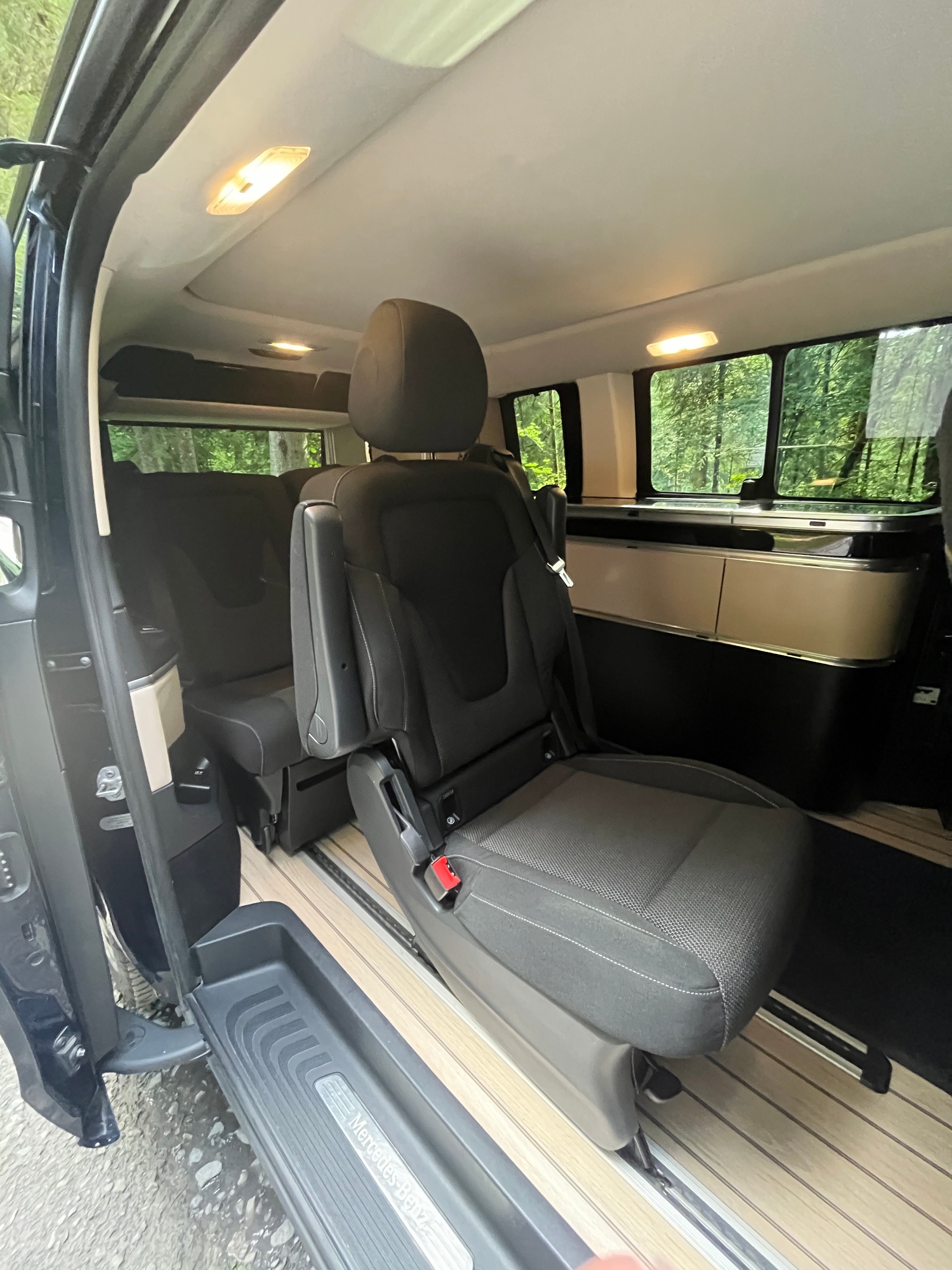 MERCEDES-BENZ 250 d-image-1