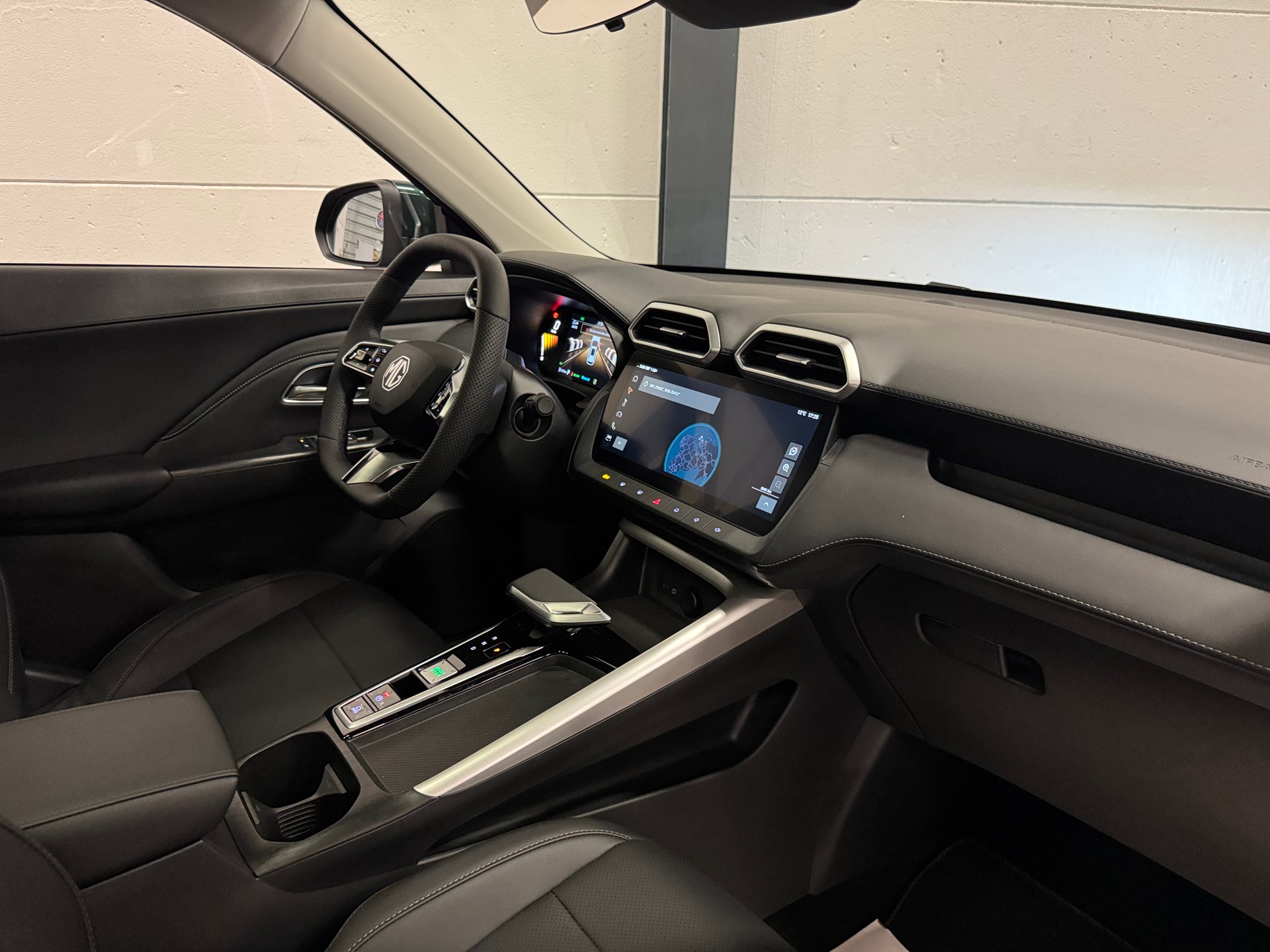 MG ZS 1.5 HEV Luxury-image-19