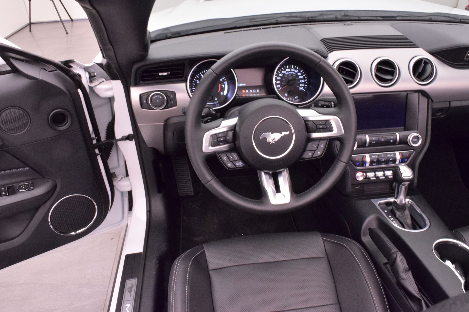 FORD Mustang 5.0 GT Convertible 55 Years-image-10