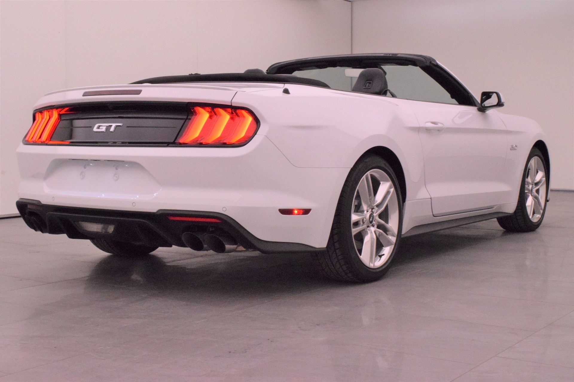 FORD Mustang 5.0 GT Convertible 55 Years-image-3