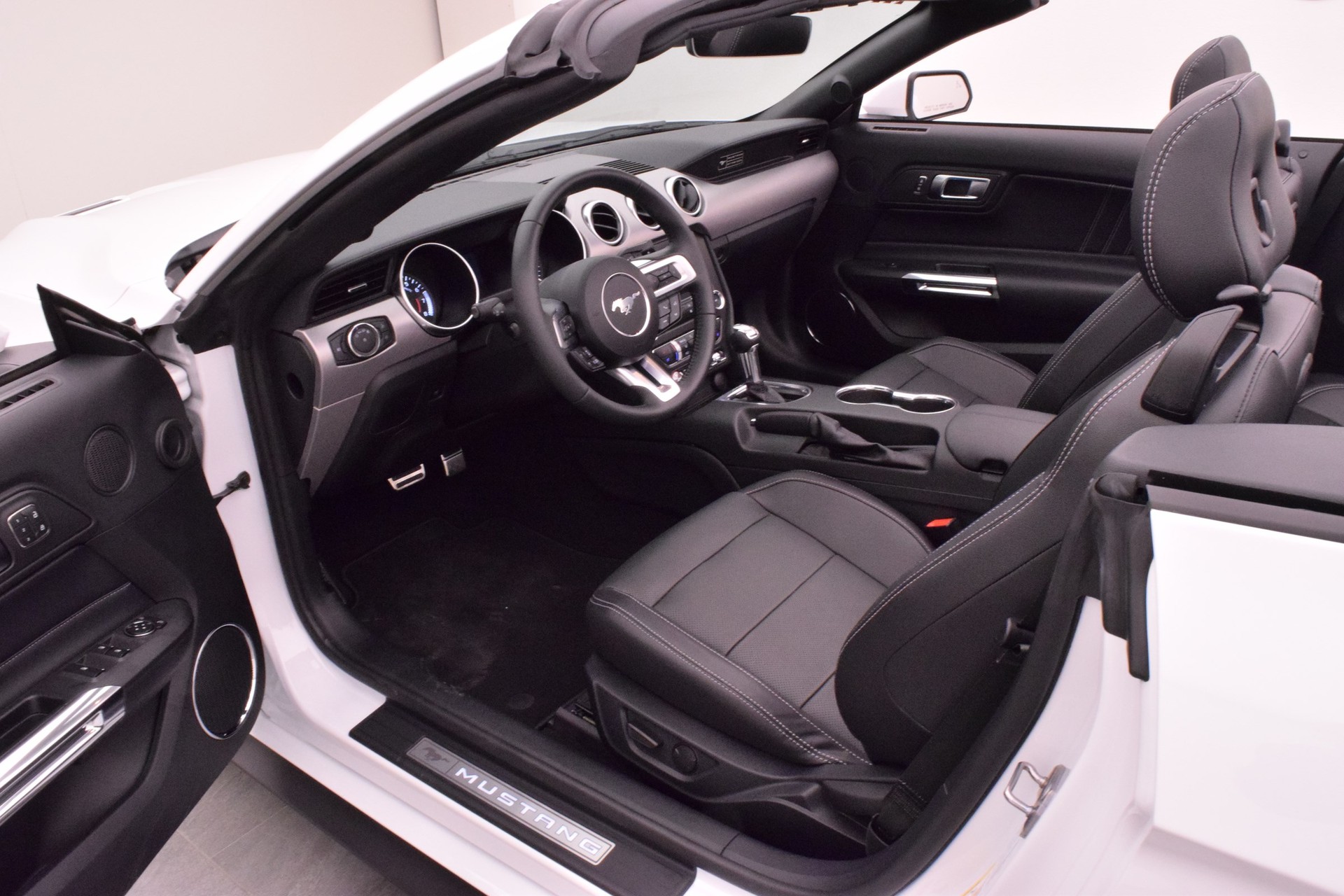 FORD Mustang 5.0 GT Convertible 55 Years-image-6