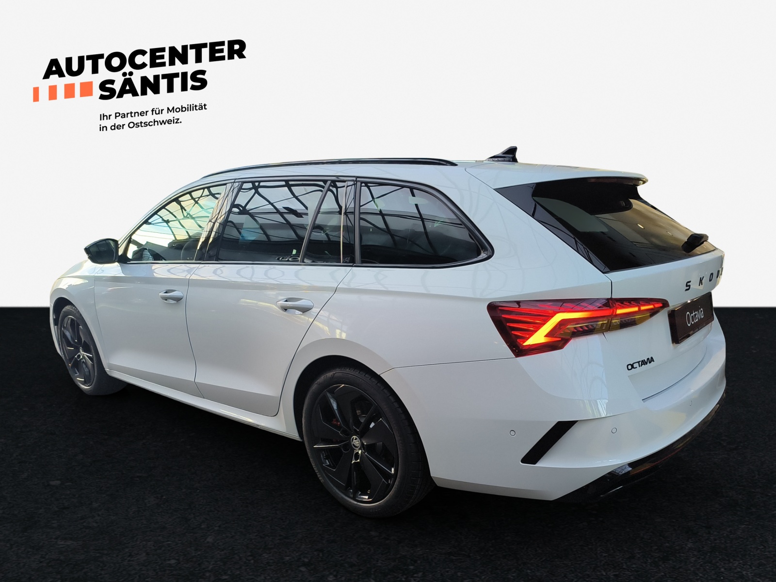 SKODA Octavia Combi 2.0 TSI DSG RS-image-3