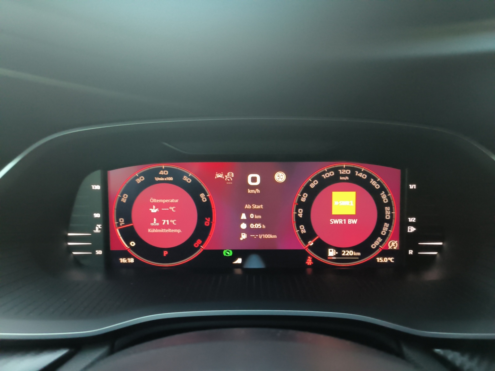 SKODA Octavia Combi 2.0 TSI DSG RS-image-13