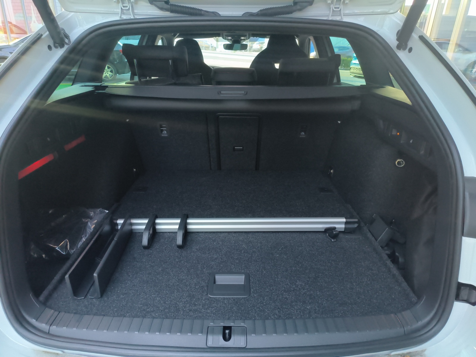 SKODA Octavia Combi 2.0 TSI DSG RS-image-12