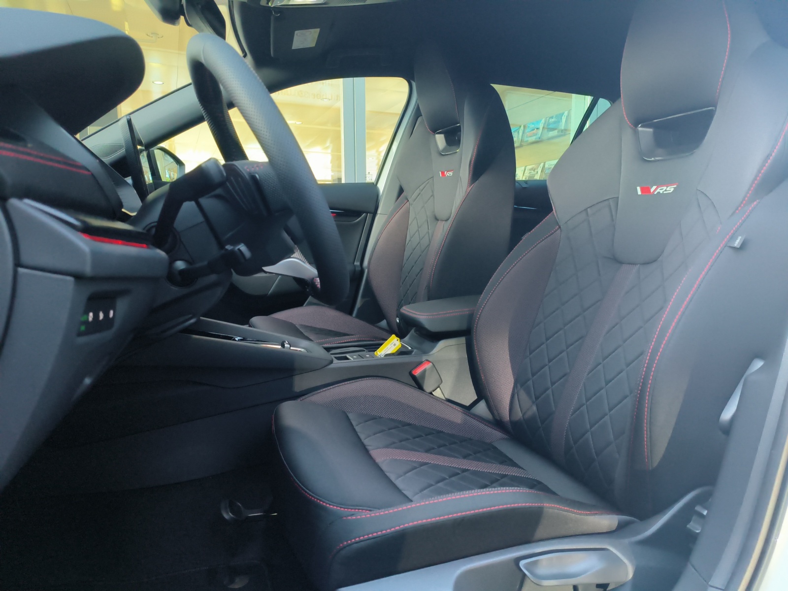 SKODA Octavia Combi 2.0 TSI DSG RS-image-5