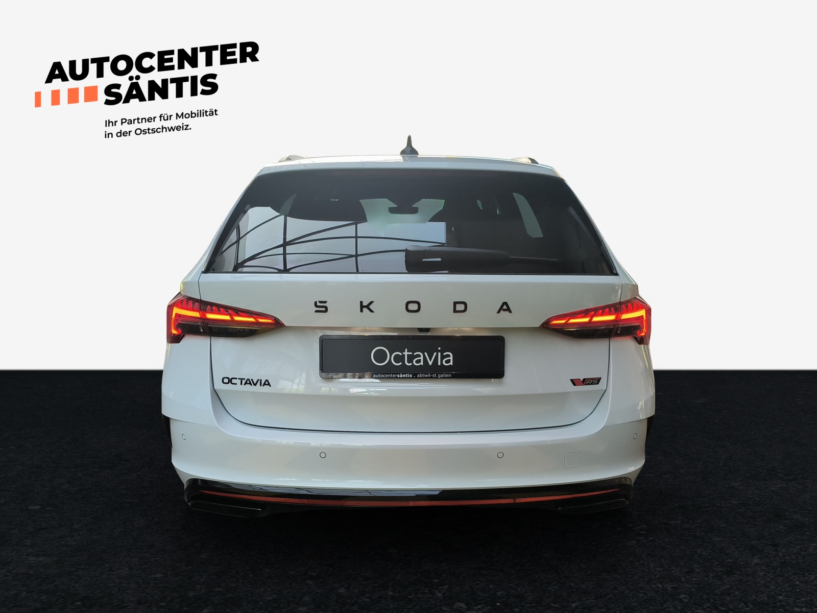 SKODA Octavia Combi 2.0 TSI DSG RS-image-4